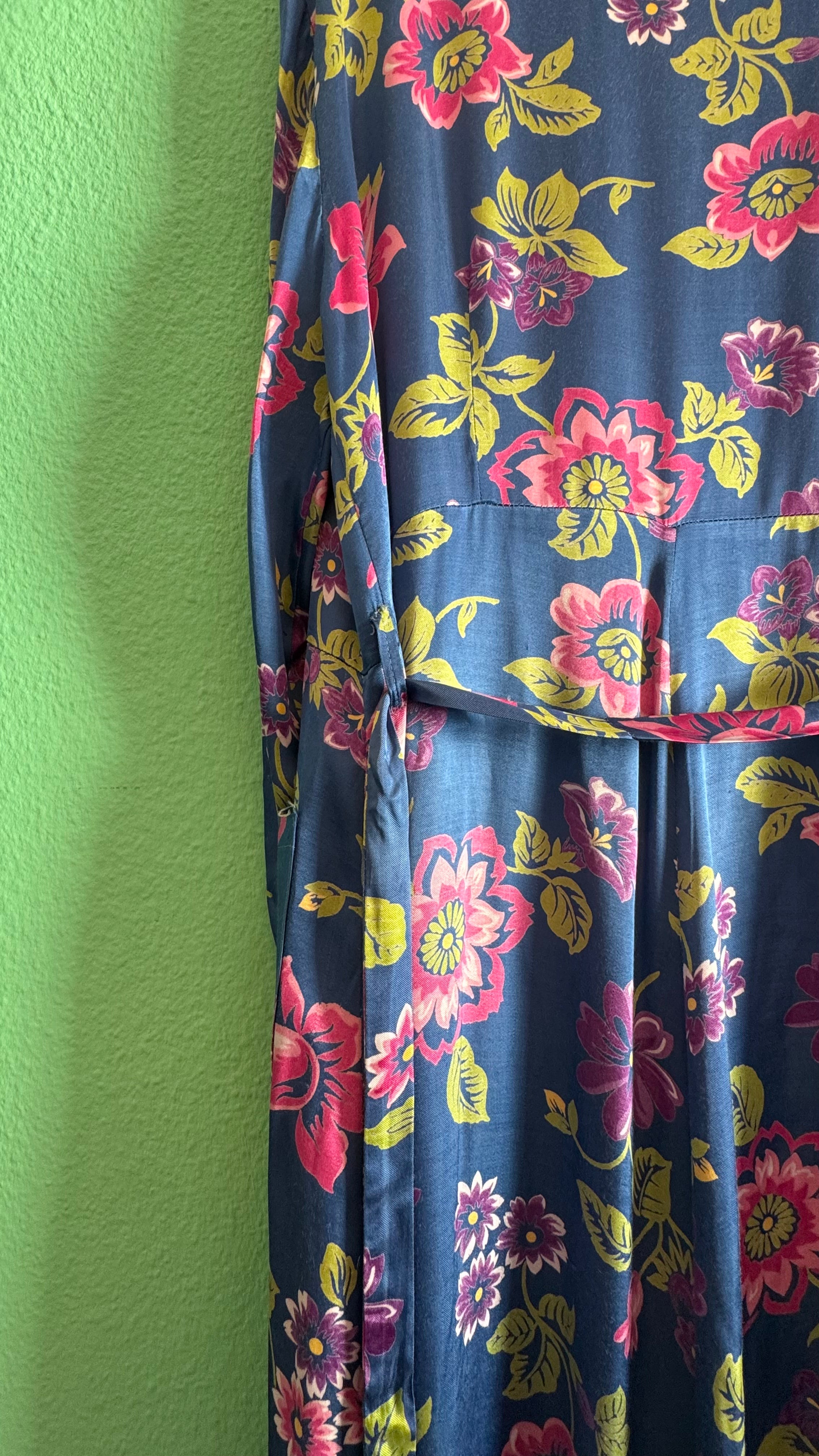 Vintage 1970s Blue Floral Synthetic Robe Dress