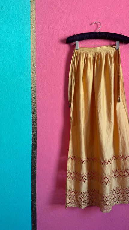 Vintage 1970s Golden Cotton Eyelet Lace Apron
