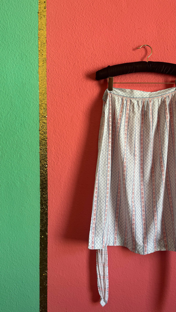Vintage 1970s White Cotton Patterned Apron