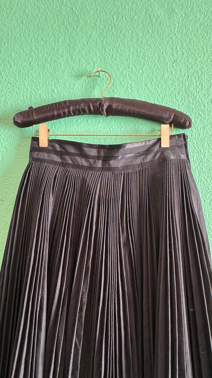 Vintage 1980s Black Pleated Midi Skirt With Velvet Trim