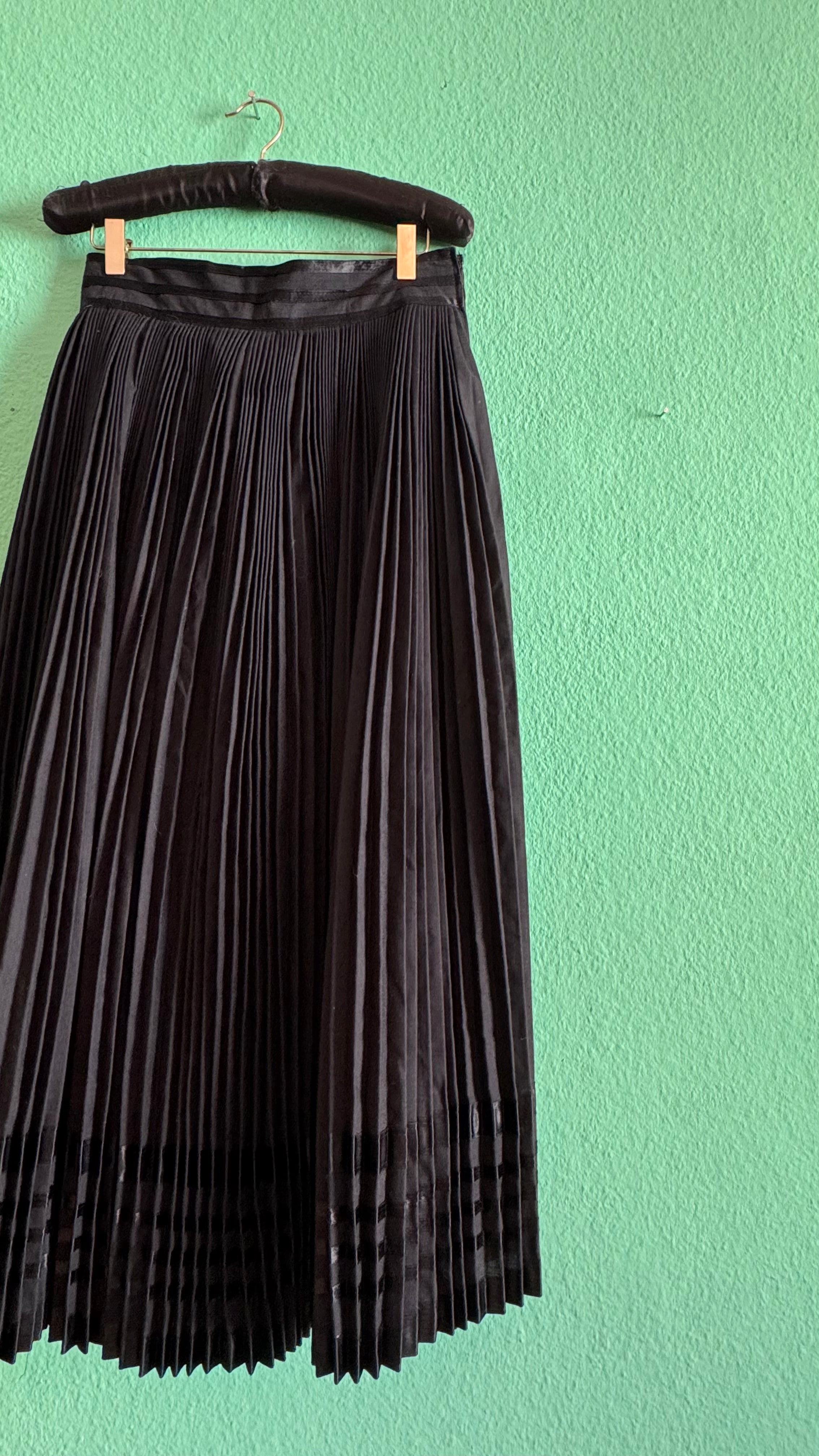 Vintage 1980s Black Pleated Midi Skirt With Velvet Trim