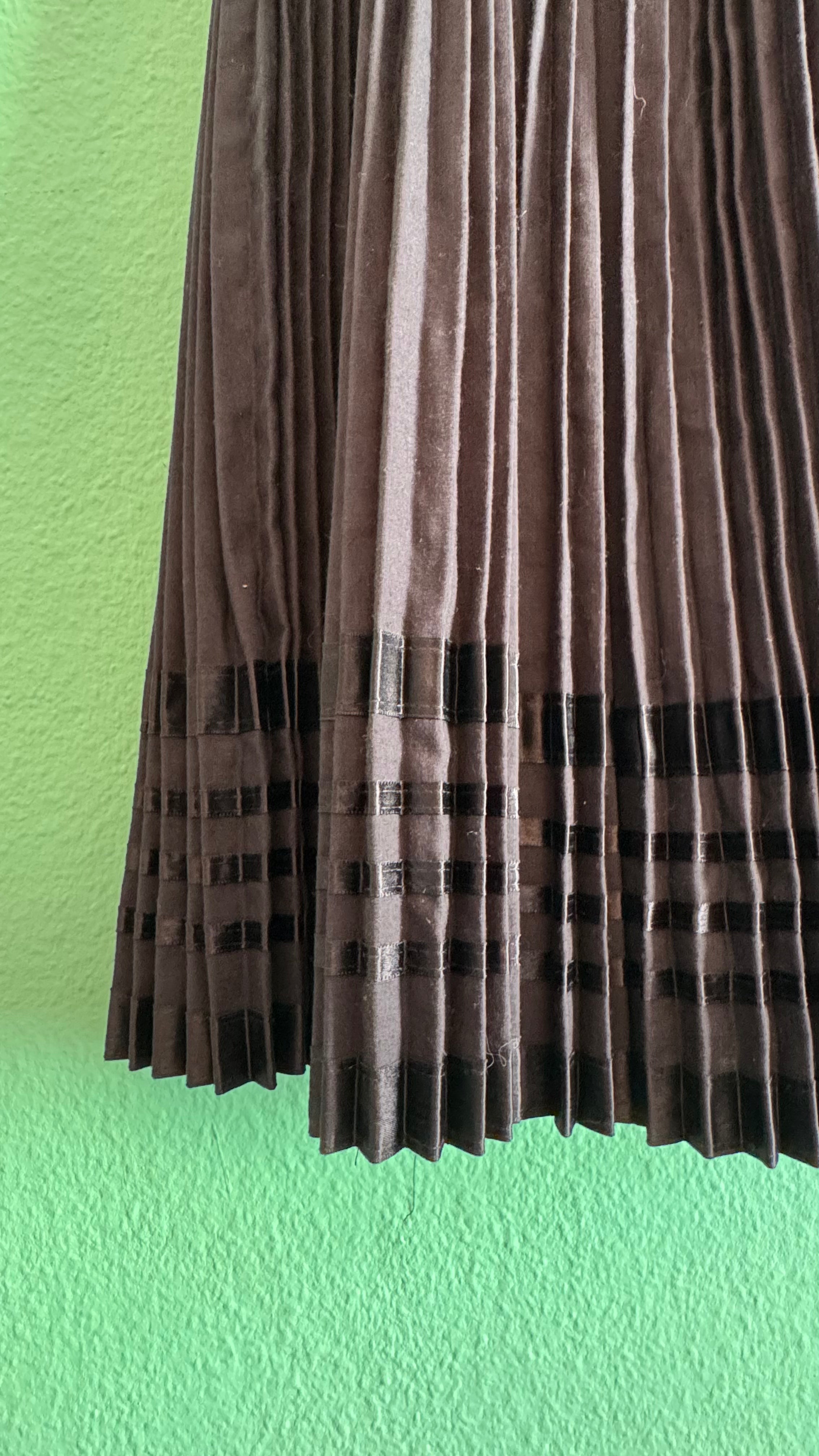 Vintage 1980s Black Pleated Midi Skirt With Velvet Trim