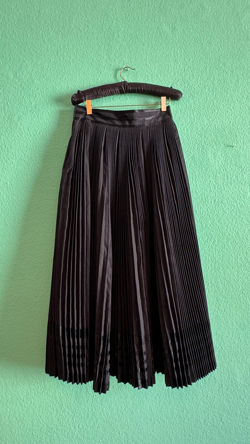 Vintage 1980s Black Pleated Midi Skirt With Velvet Trim