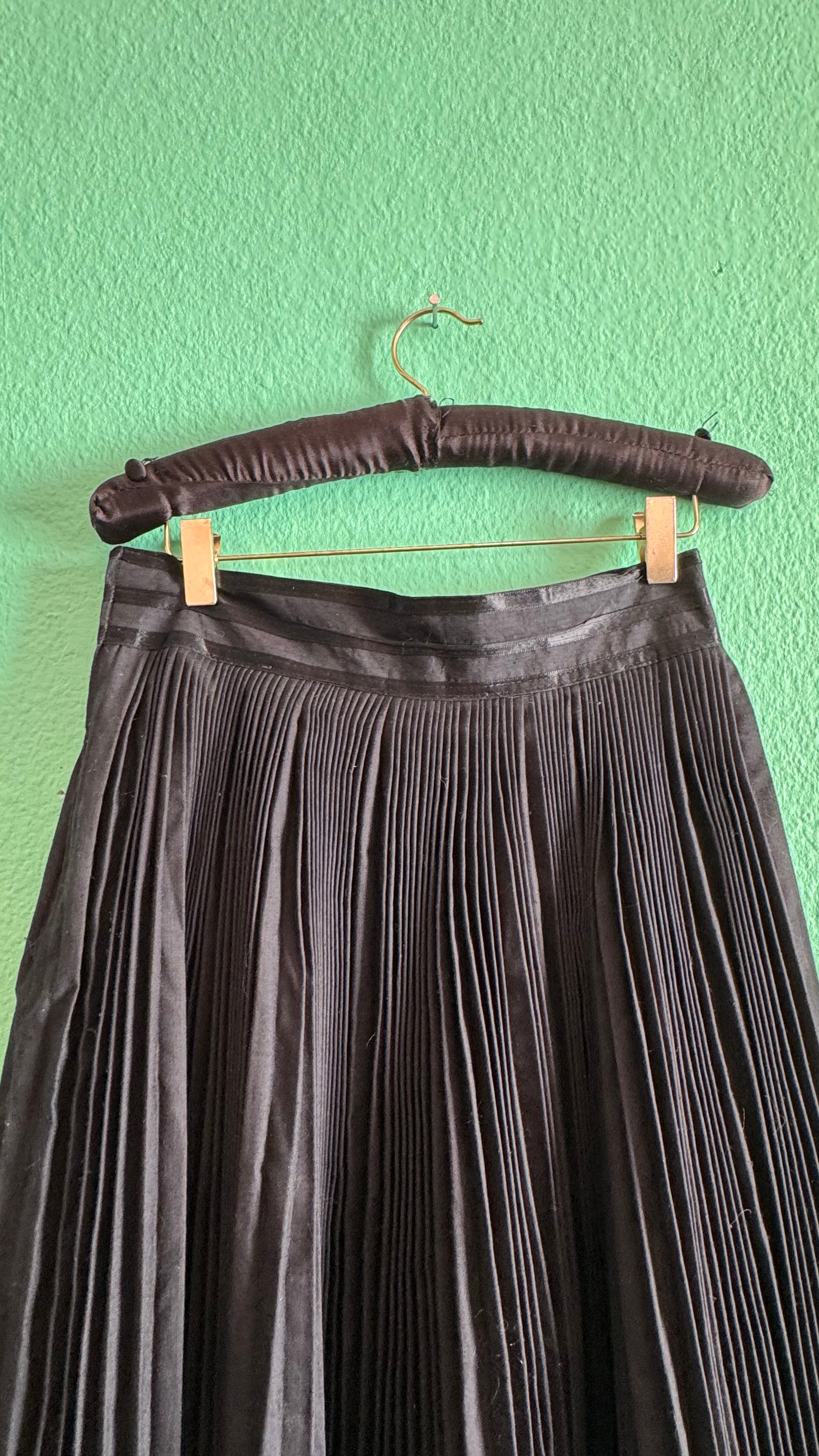 Vintage 1980s Black Pleated Midi Skirt With Velvet Trim