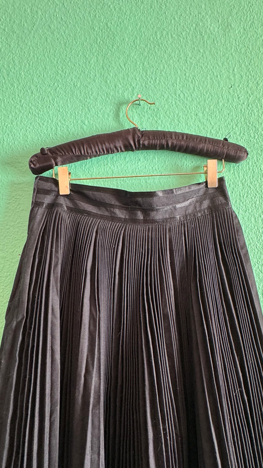 Vintage 1980s Black Pleated Midi Skirt With Velvet Trim