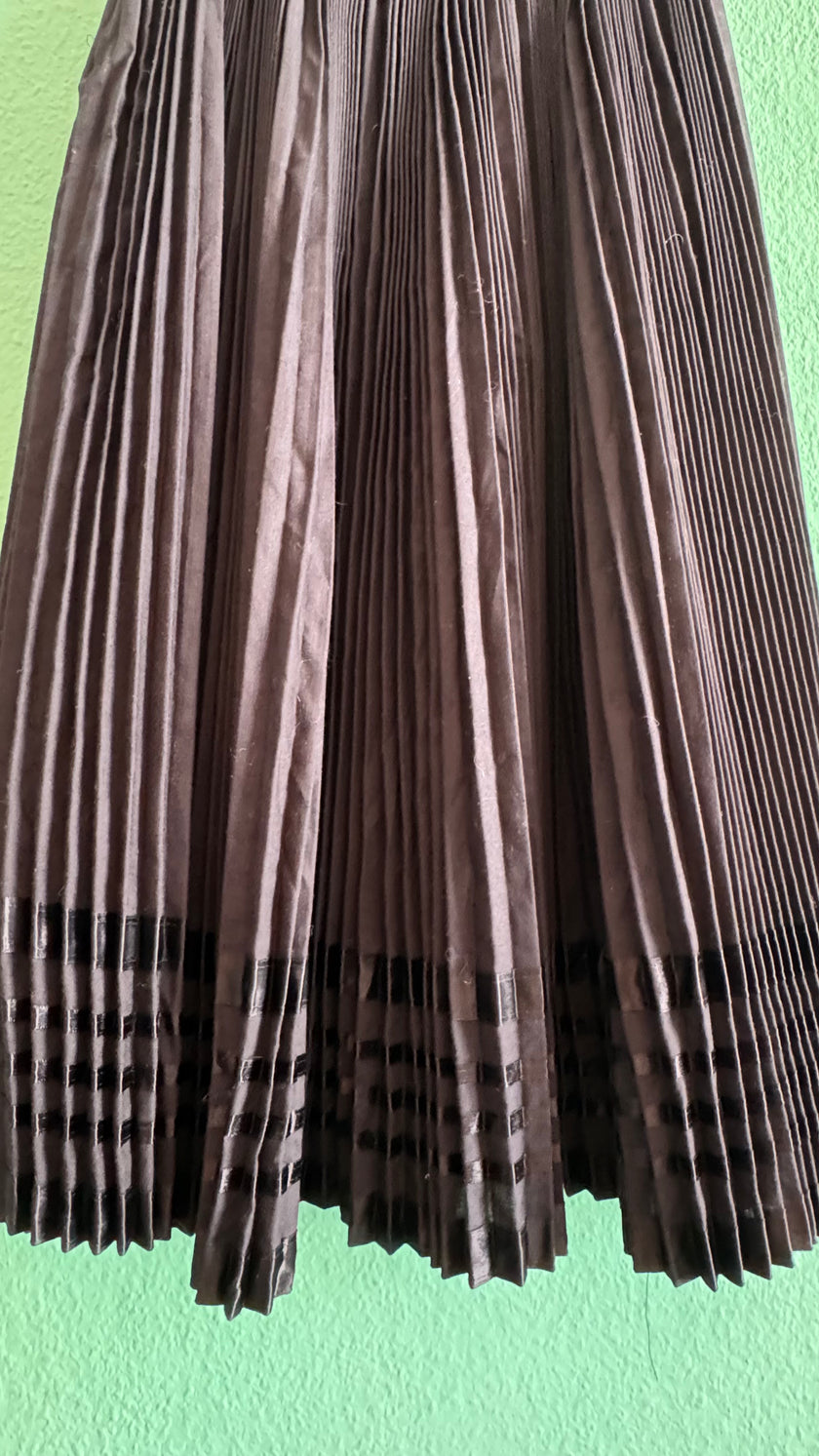 Vintage 1980s Black Pleated Midi Skirt With Velvet Trim