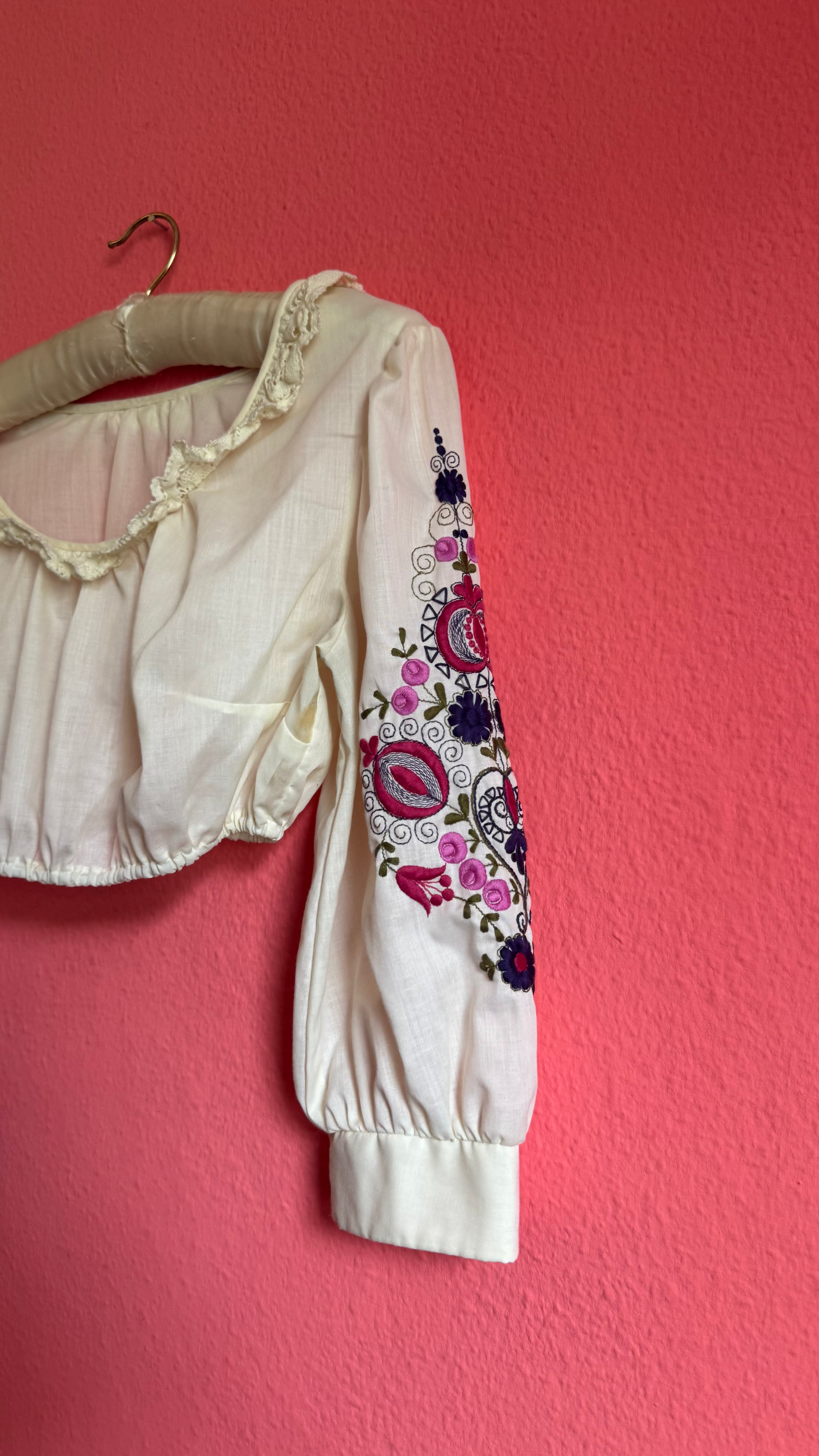 Vintage 1970s Ivory Embroidered Folk Cropped Blouse