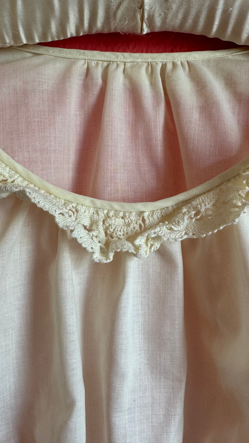Vintage 1970s Ivory Embroidered Folk Cropped Blouse