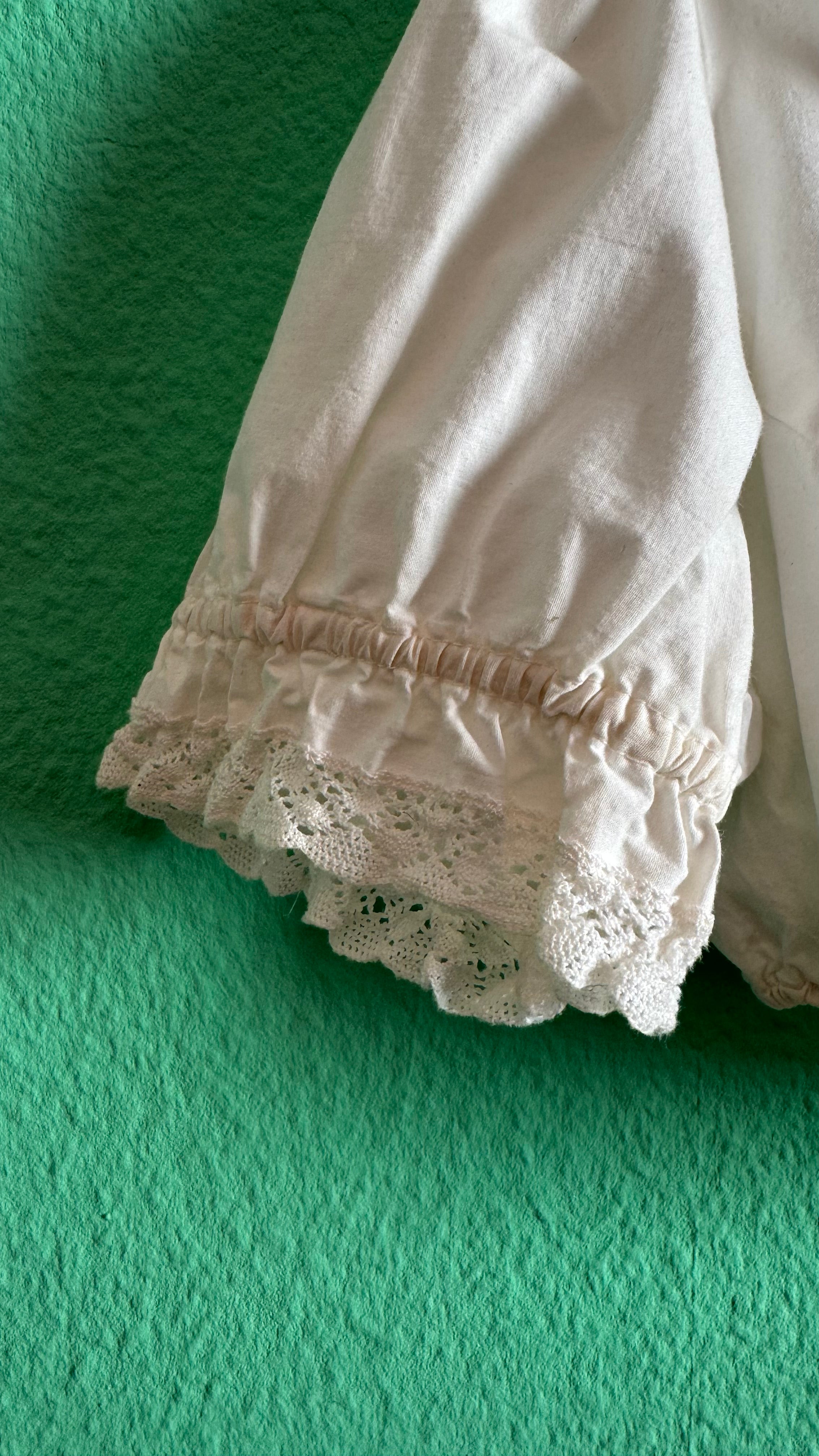 Vintage 1970s White Cotton Lace Dirndl Blouse