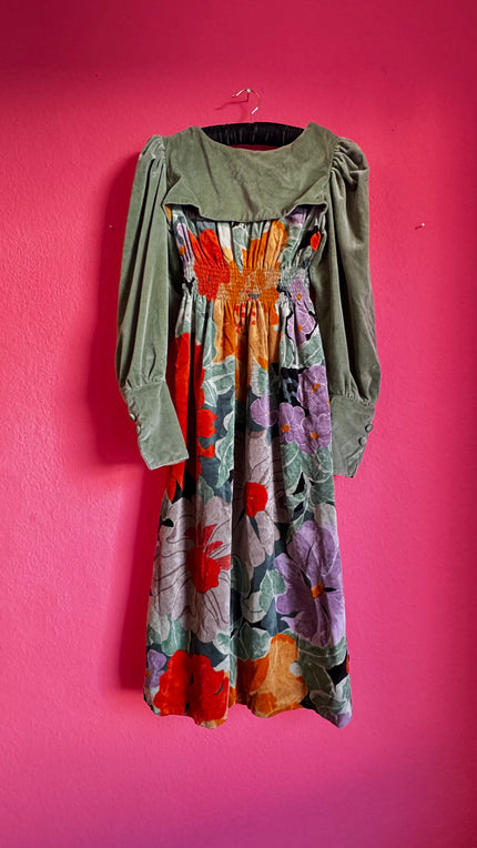Vintage Floral Dress with Velvet Bodice – Romantic 1970s Statement
