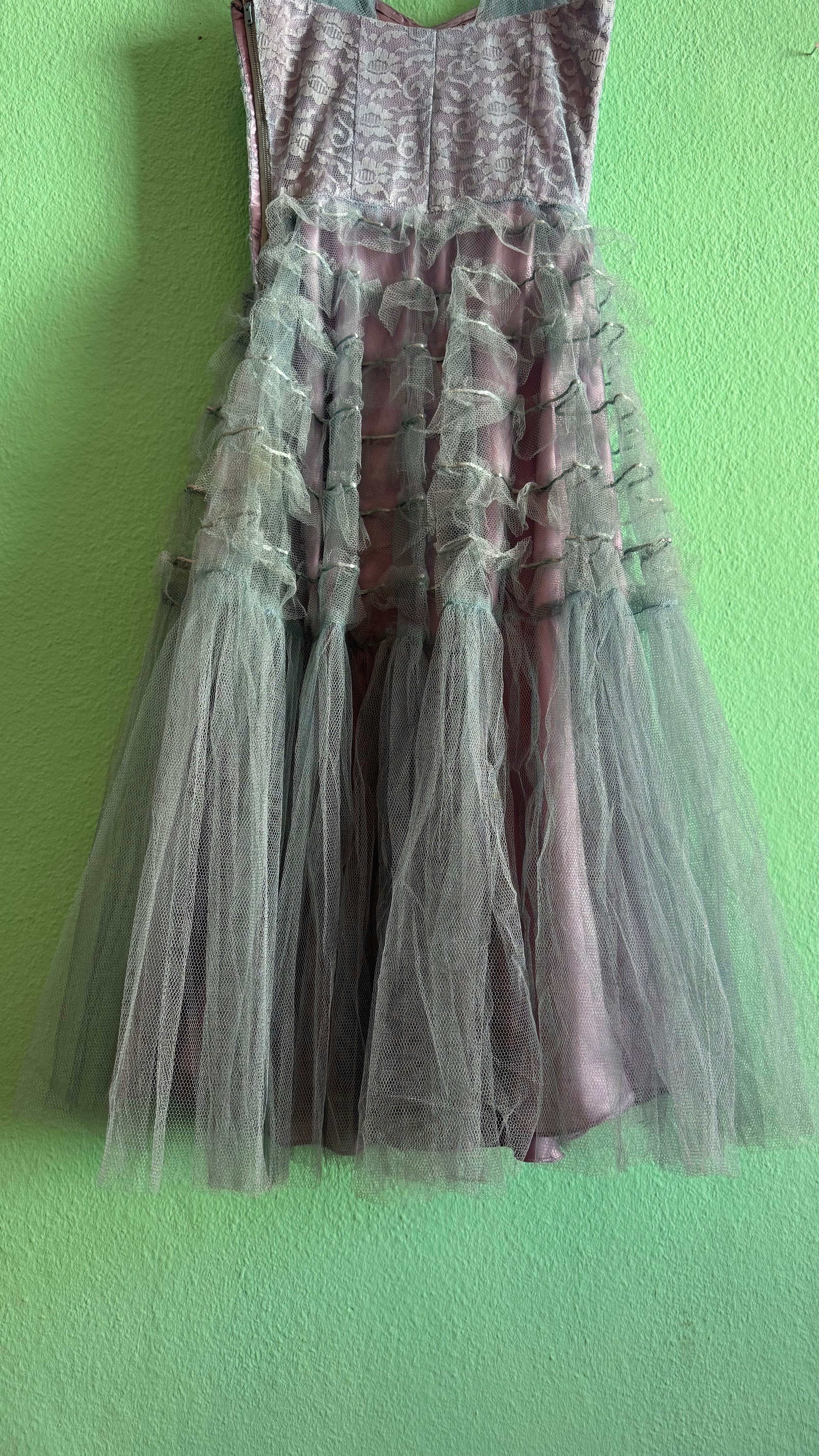 Vintage 1950s Dusty Lilac Lace & Tulle Evening Dress