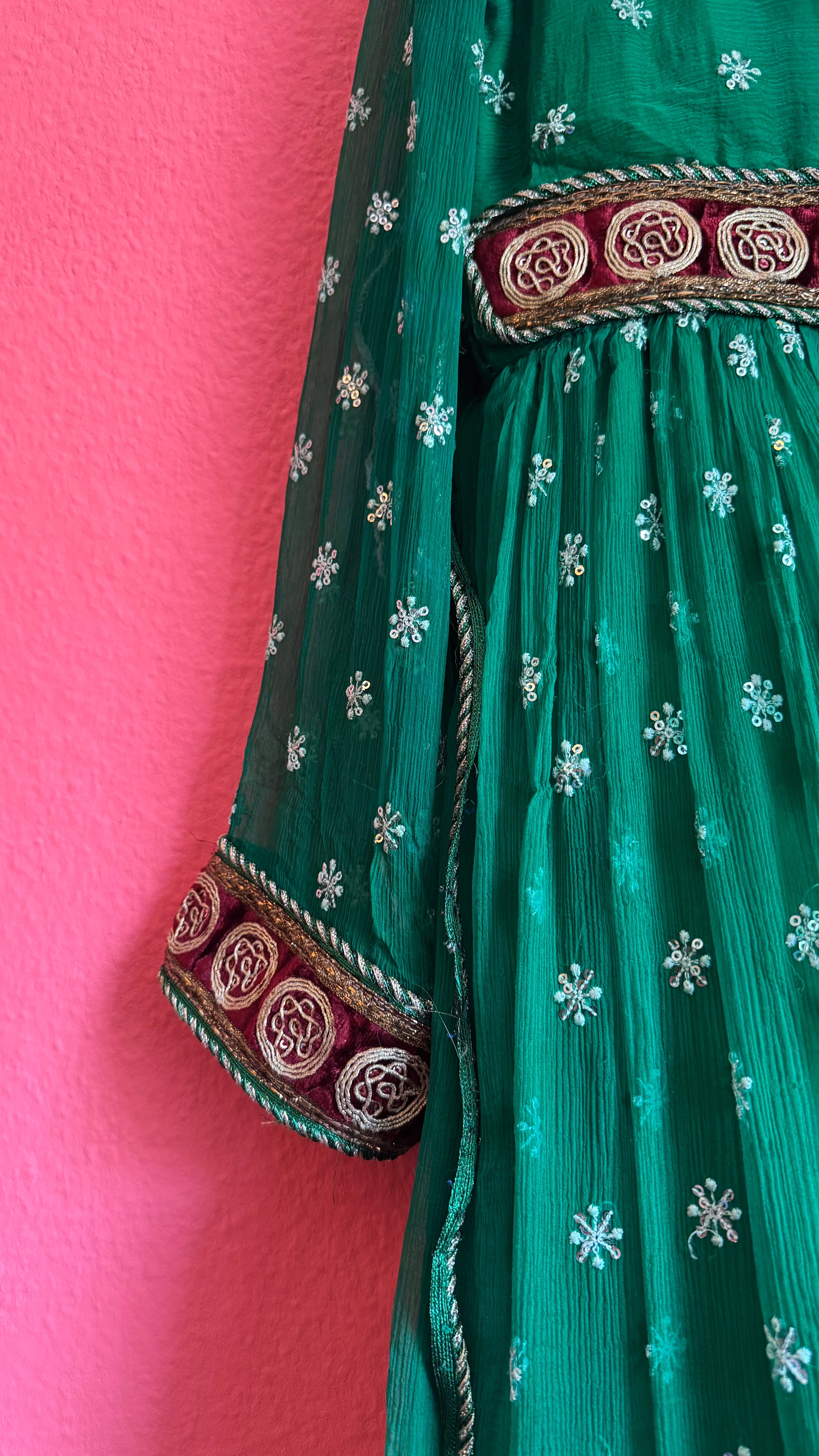 1980s Emerald Green Embroidered Dress With Burgundy Trim