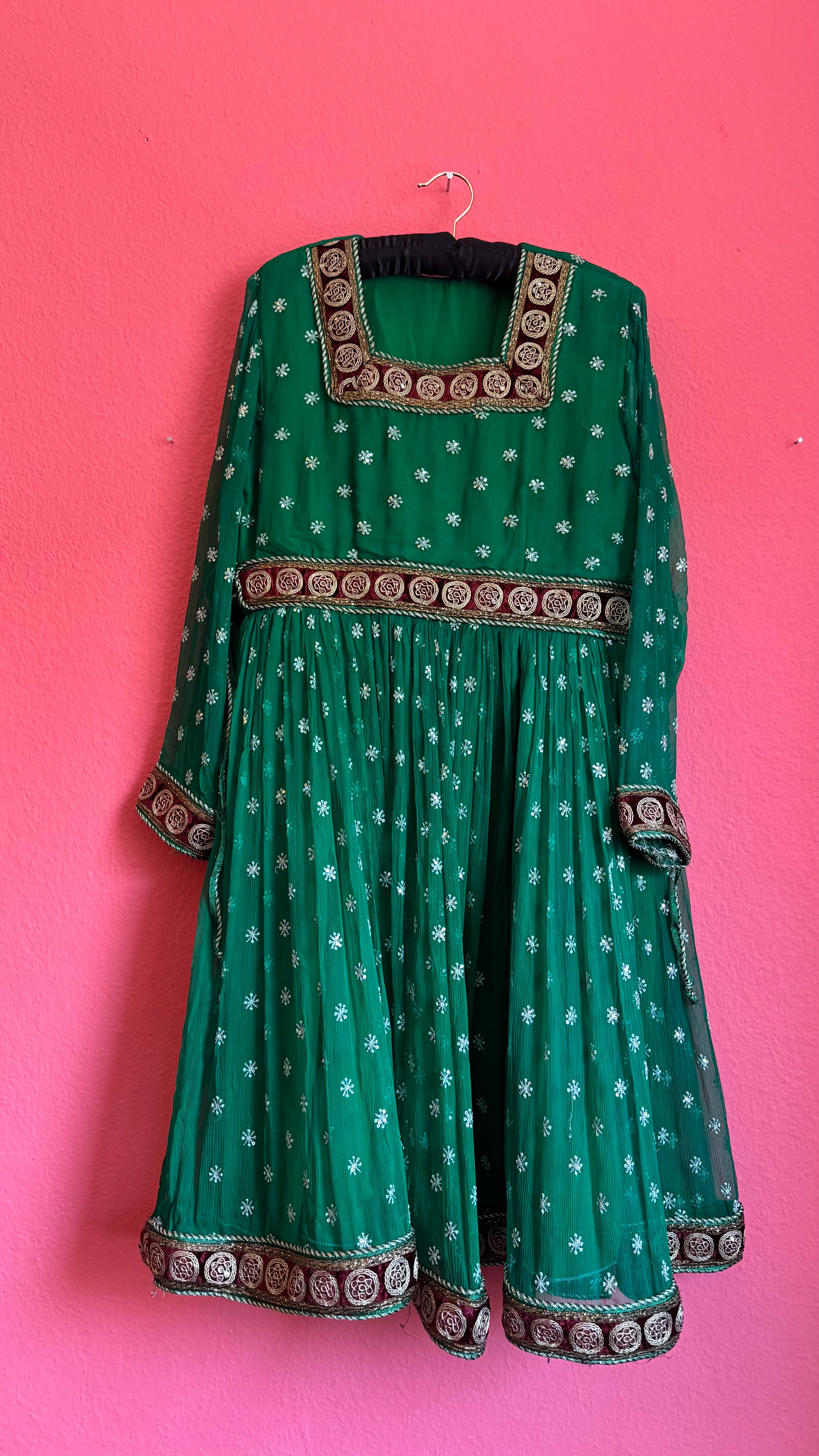 1980s Emerald Green Embroidered Dress With Burgundy Trim