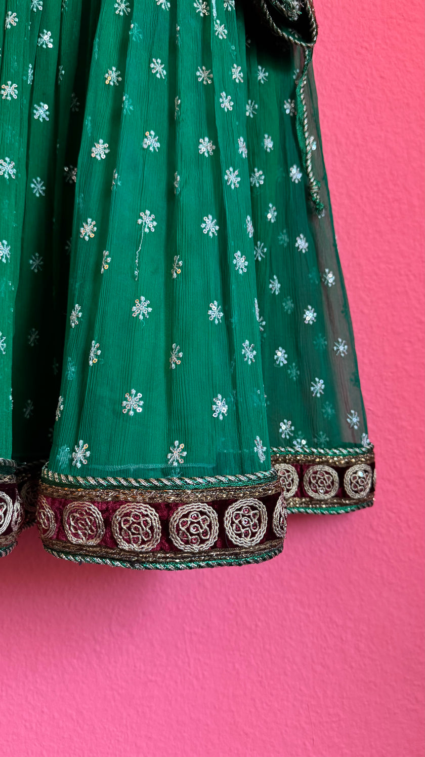 1980s Emerald Green Embroidered Dress With Burgundy Trim