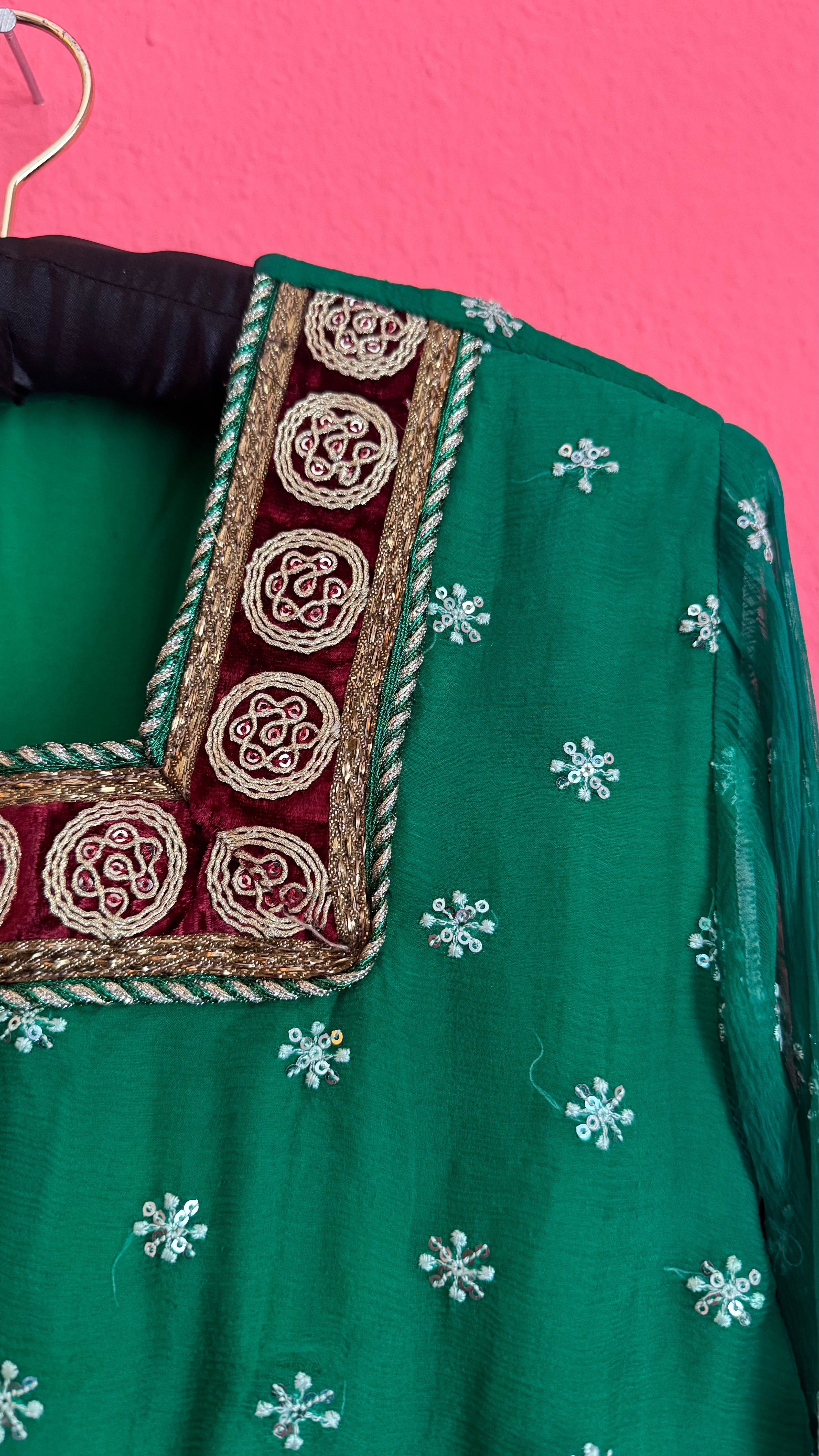 1980s Emerald Green Embroidered Dress With Burgundy Trim