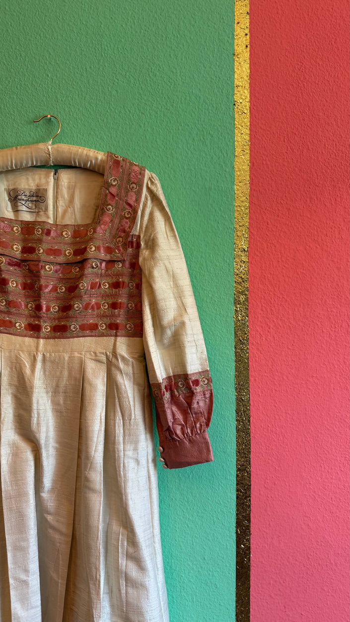 Vintage Die Schöne Münchnerin Trachten Silk Blend Dress
