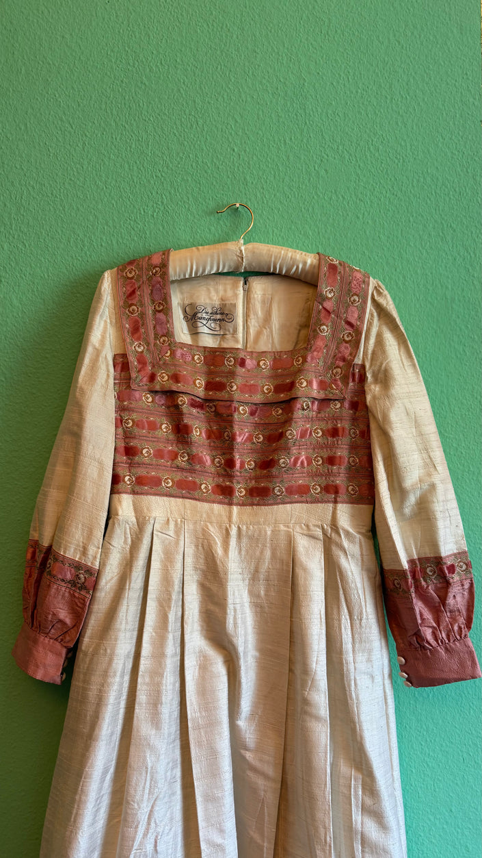 Vintage Die Schöne Münchnerin Trachten Silk Blend Dress
