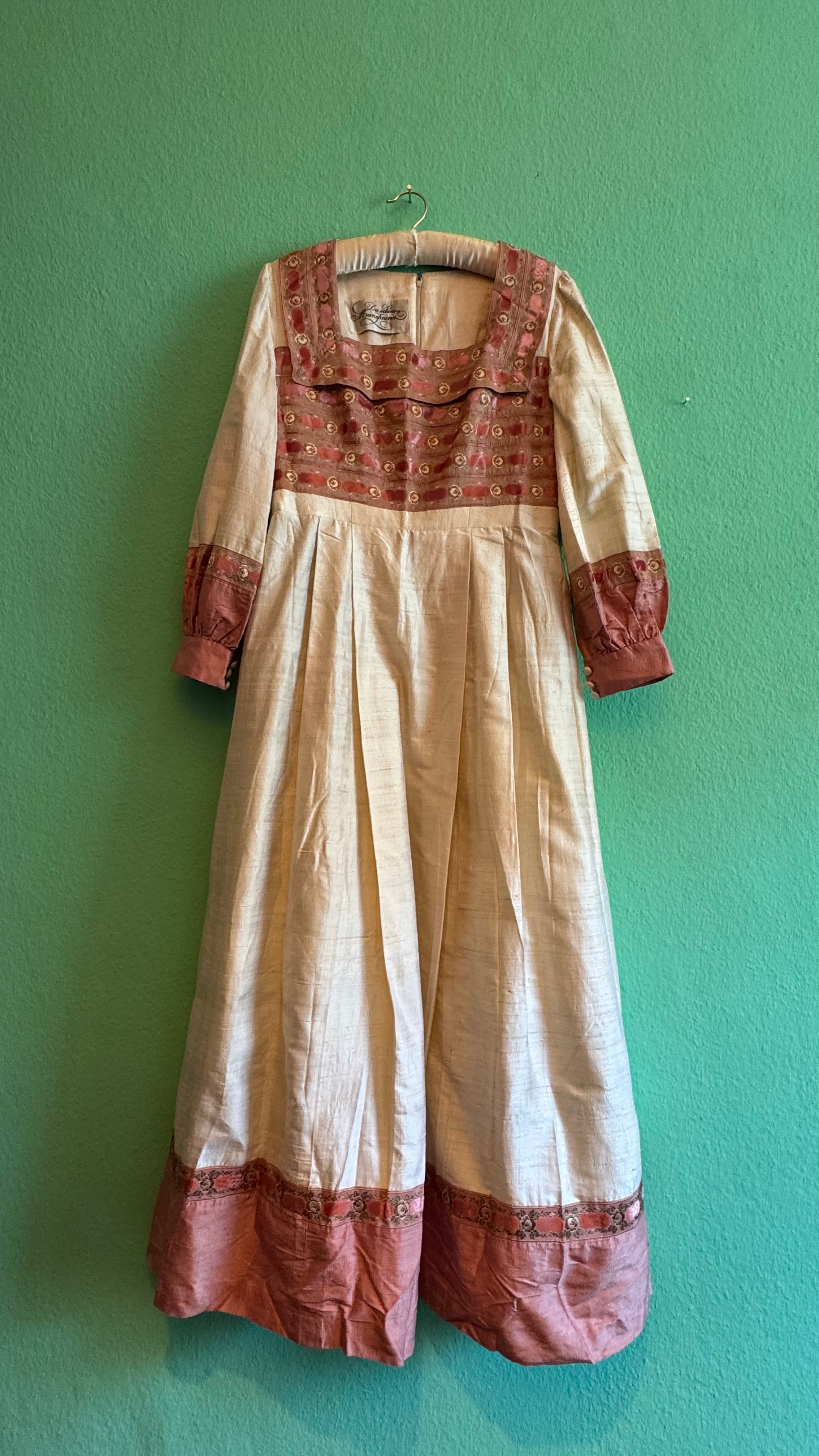 Vintage Die Schöne Münchnerin Trachten Silk Blend Dress