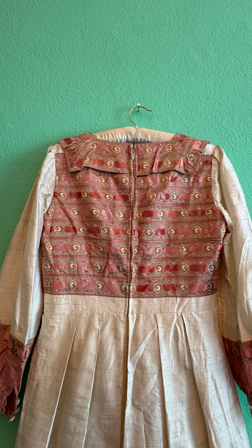 Vintage Die Schöne Münchnerin Trachten Silk Blend Dress