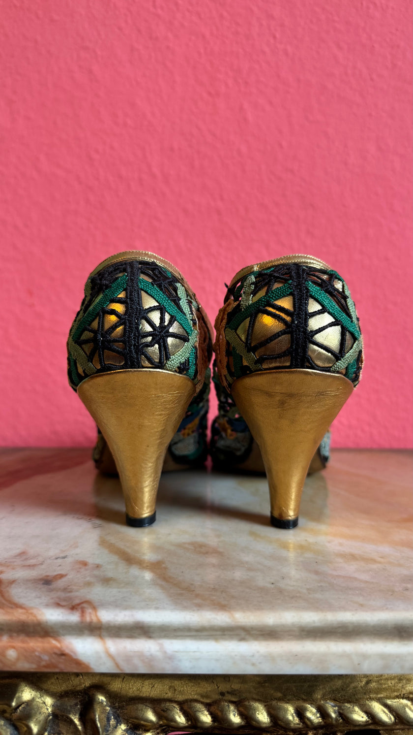 1930s Salvatore Ferragamo's Creations Floral Lace Evening Pumps For Lord & Taylor