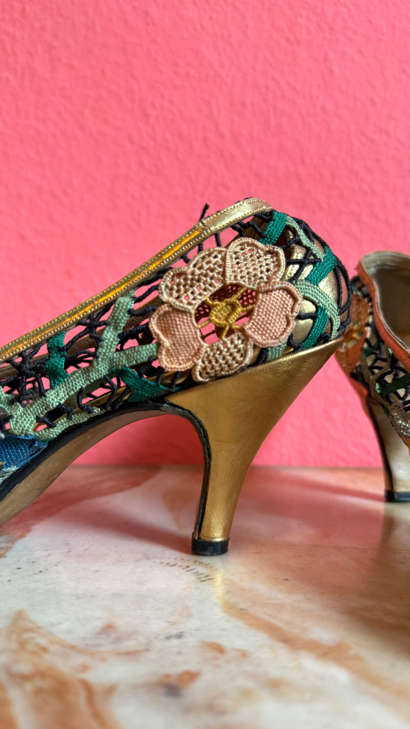 1930s Salvatore Ferragamo's Creations Floral Lace Evening Pumps For Lord & Taylor