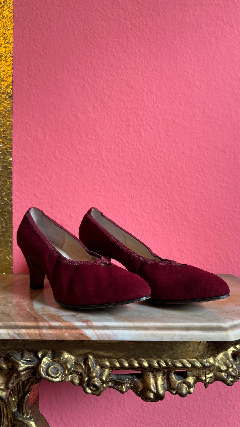 1960s | Model Oggi | Burgundy Suede Pumps By Salvatore Ferragamo