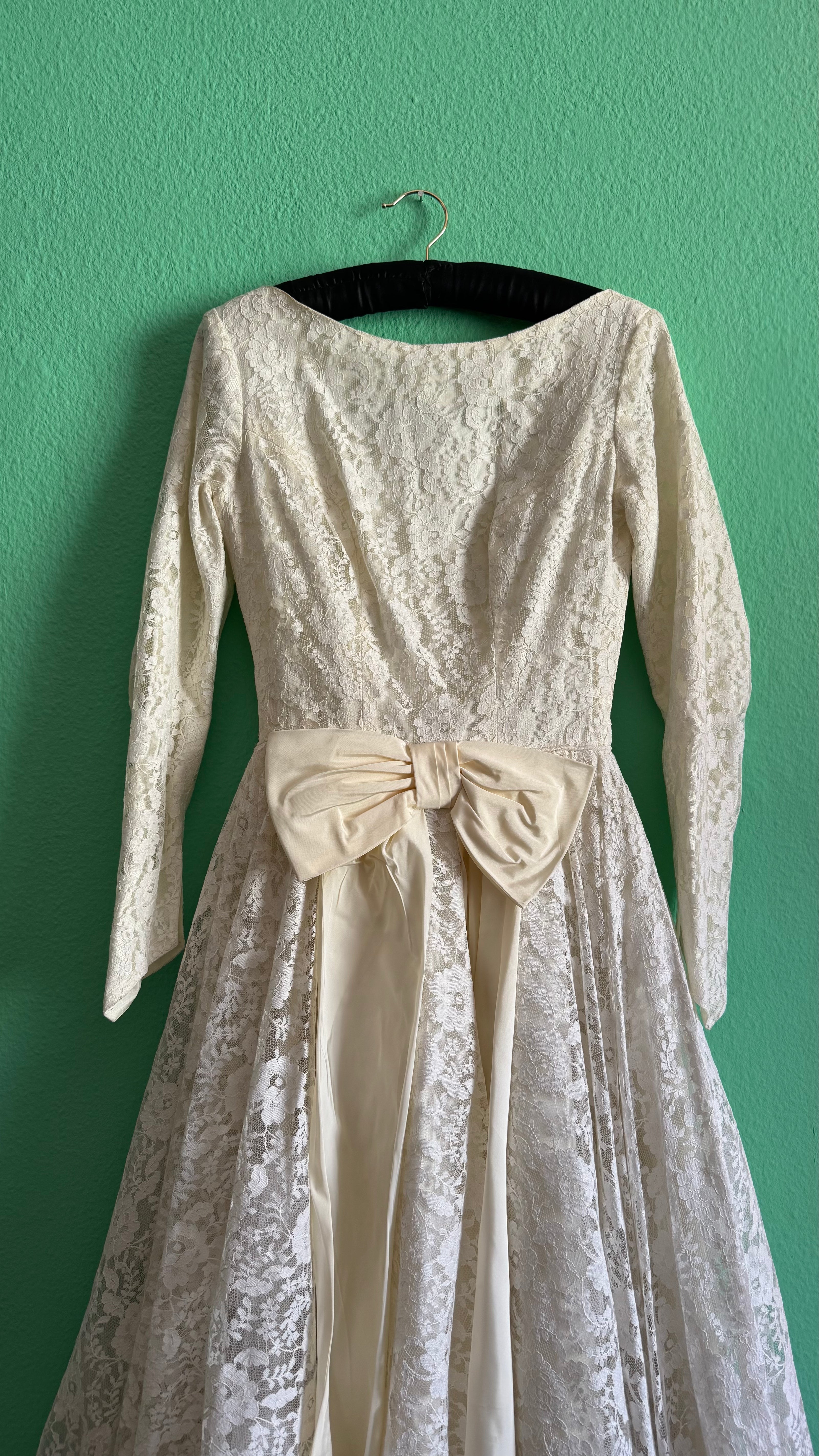 1950s Ivory Lace Wedding Dress With Bow