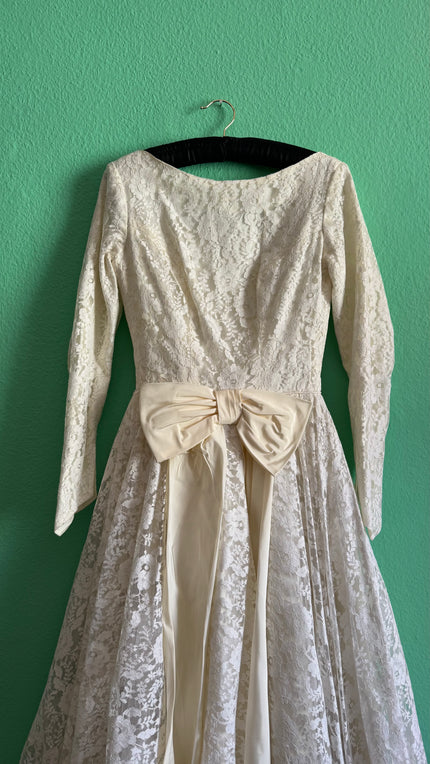1950s Ivory Lace Wedding Dress With Bow