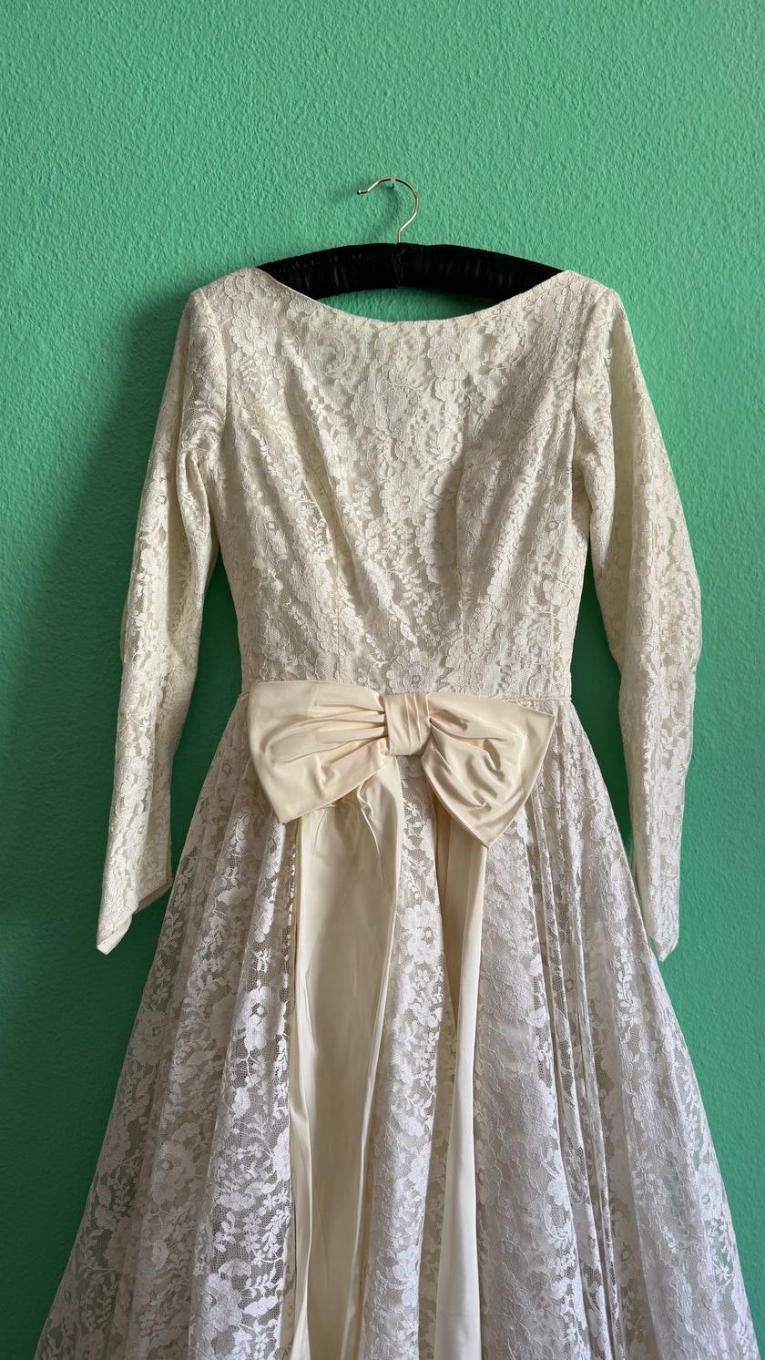 1950s Ivory Lace Wedding Dress With Bow