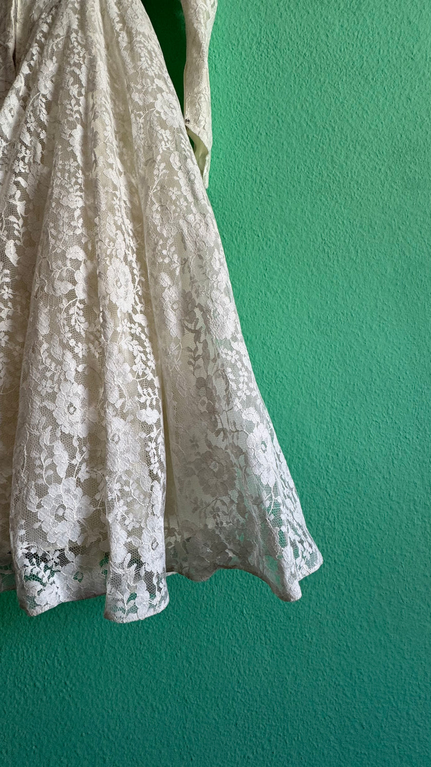1950s Ivory Lace Wedding Dress With Bow