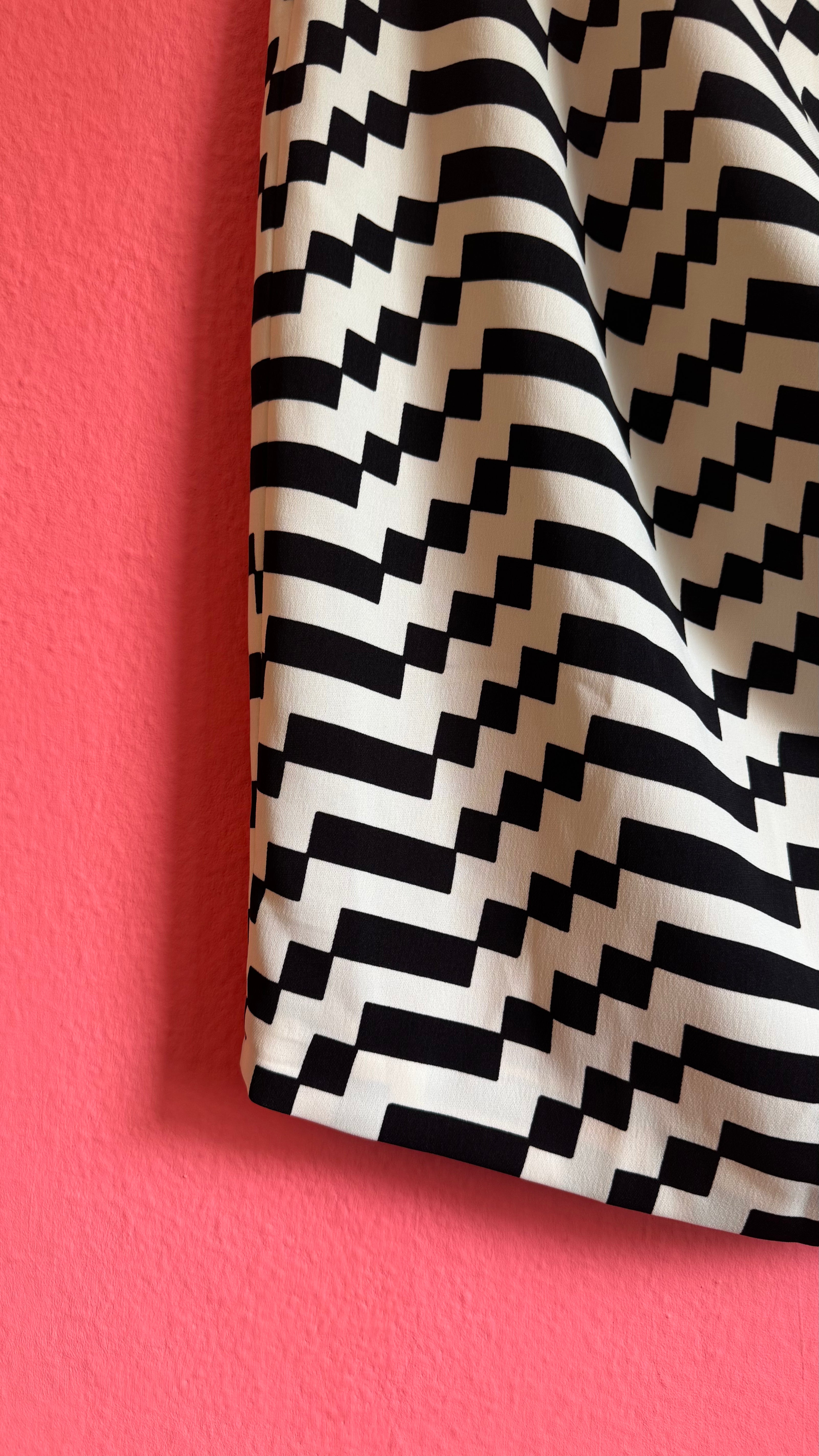 Vintage Max Mara 1990s Black And Ivory Geometric Pencil Skirt