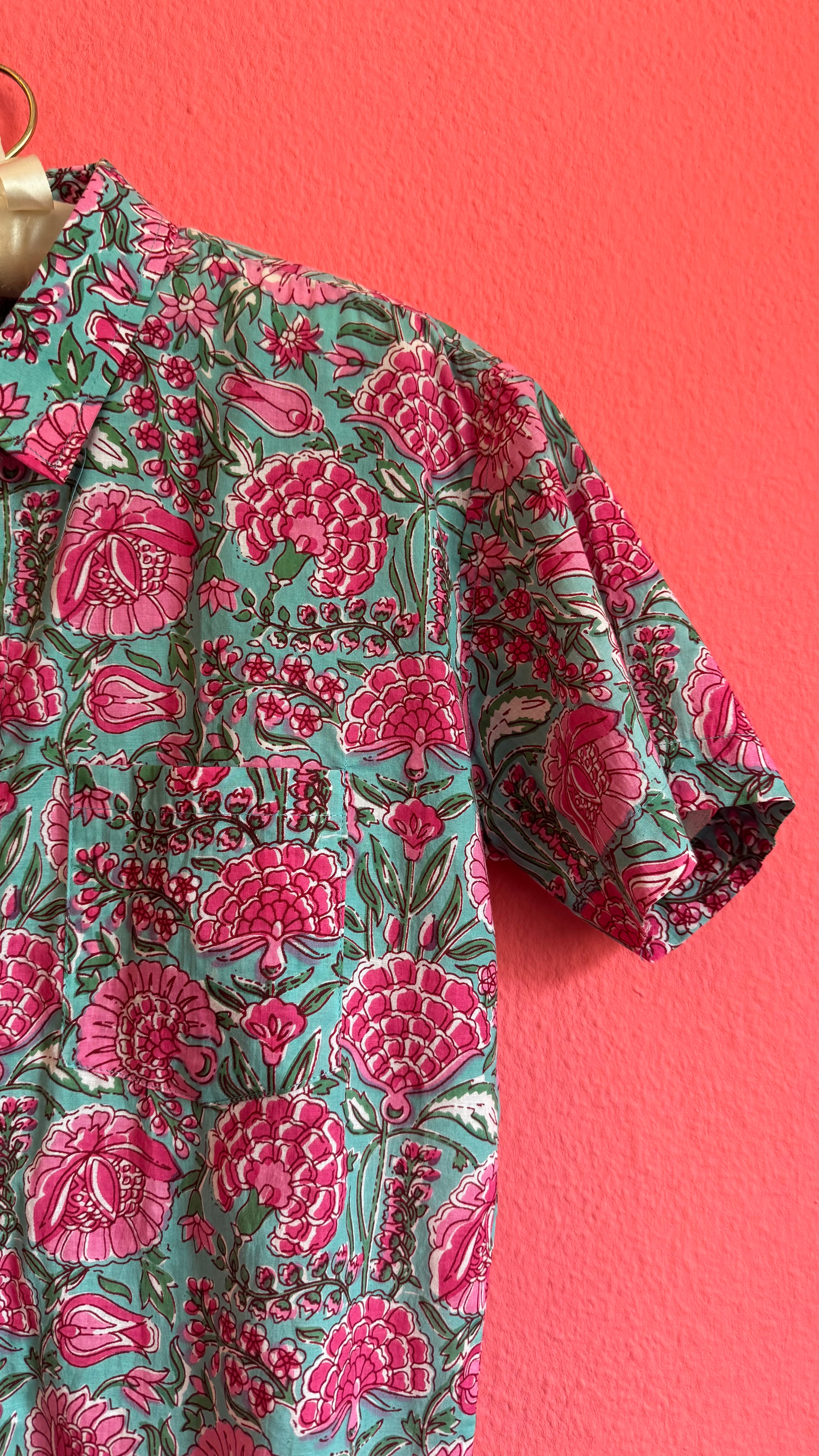 Vintage 1970s-Style Turquoise Pink Floral Short-Sleeve Shirt
