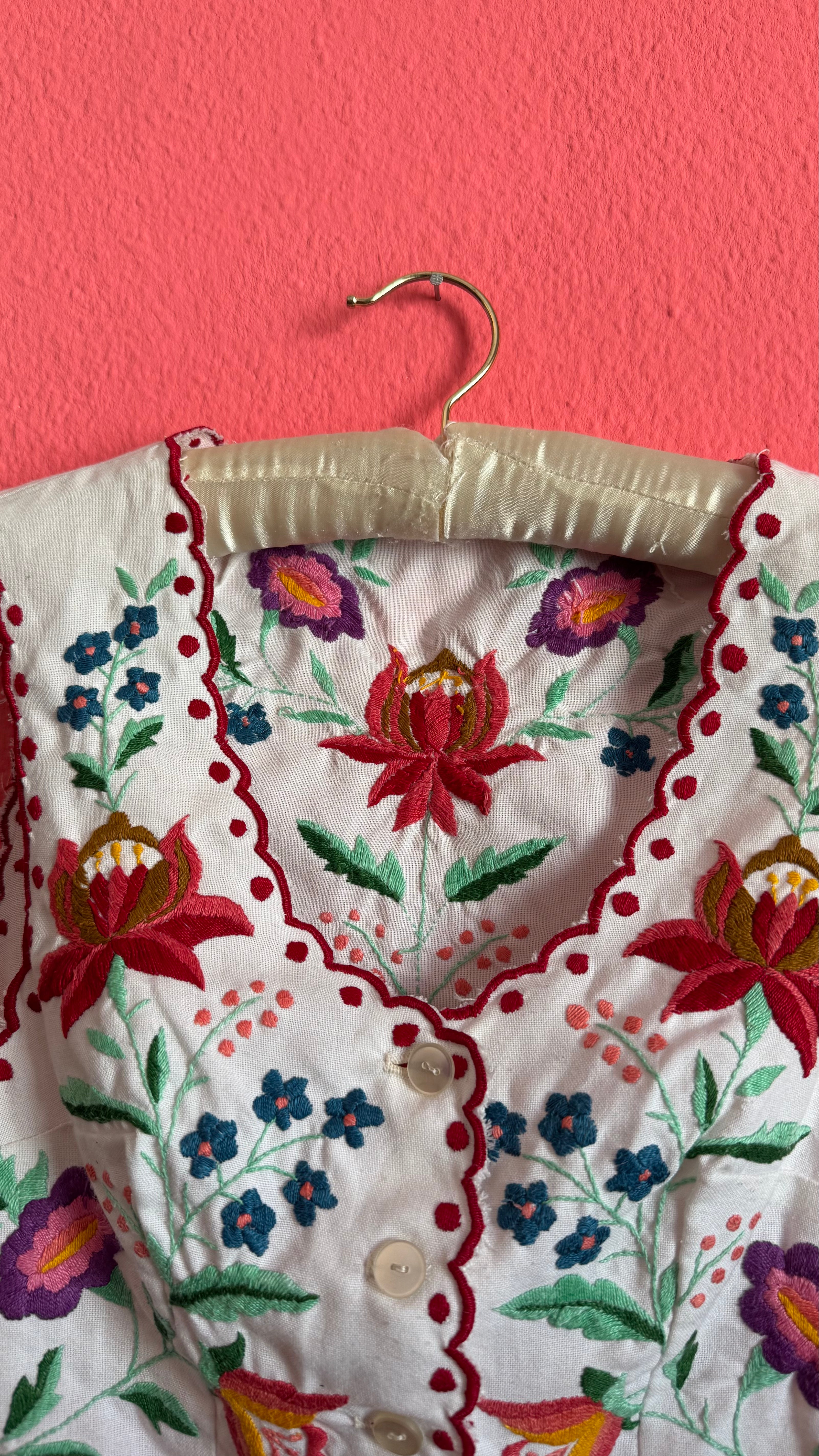 Vintage 1970s White Embroidered Tracht Waistcoat