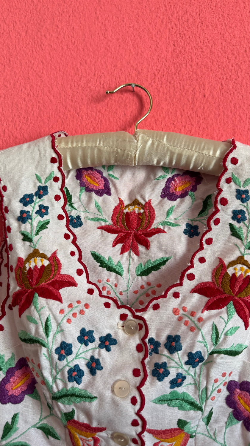 Vintage 1970s White Embroidered Tracht Waistcoat
