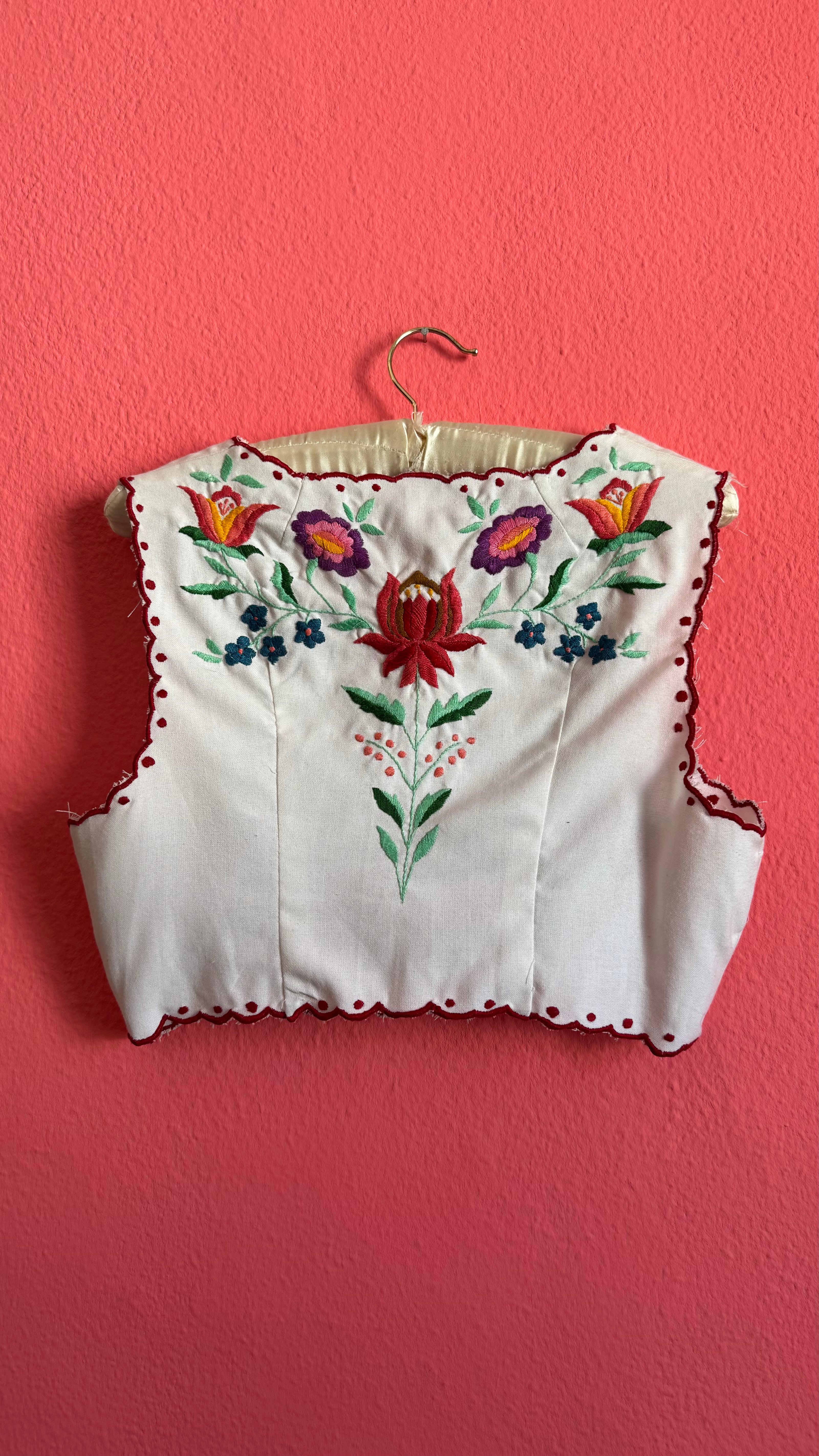 Vintage 1970s White Embroidered Tracht Waistcoat