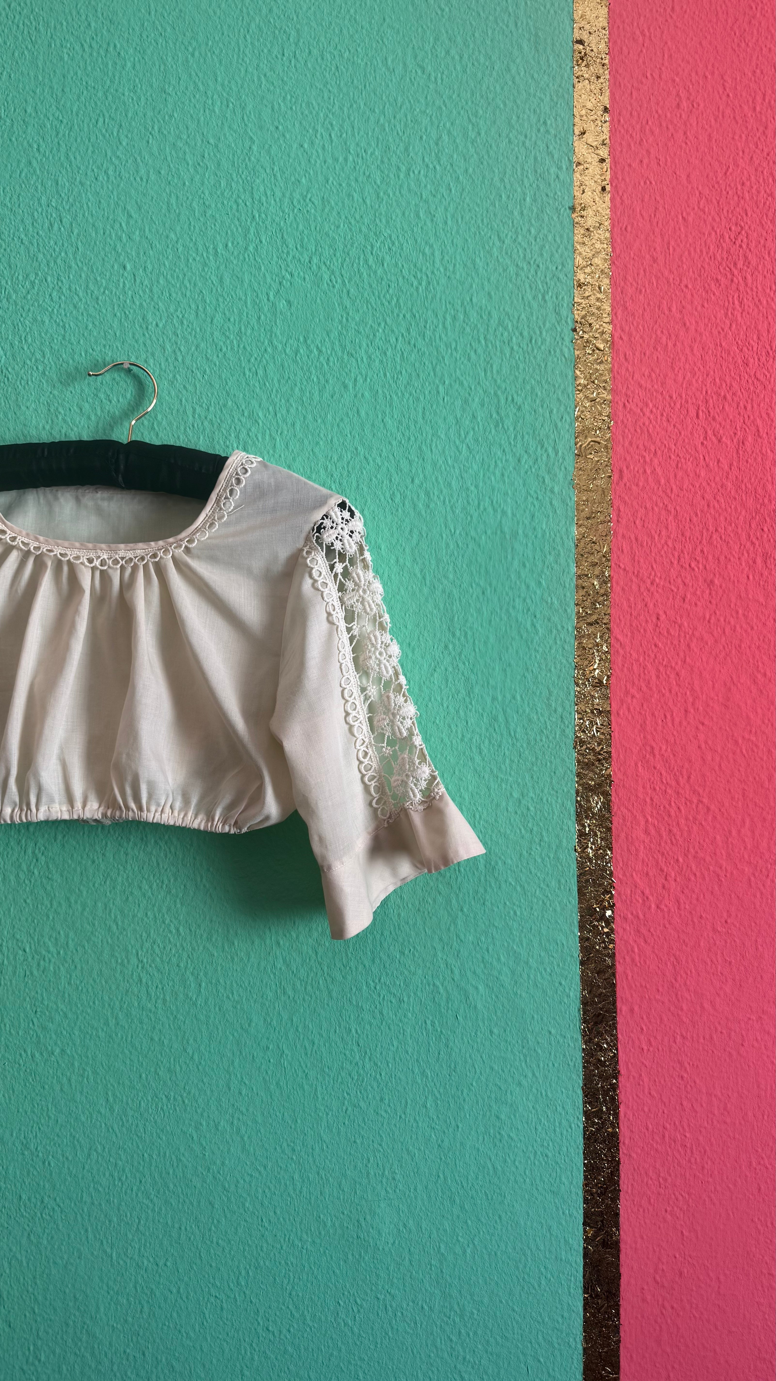 Vintage 1980s Ivory Lace Dirndl Blouse