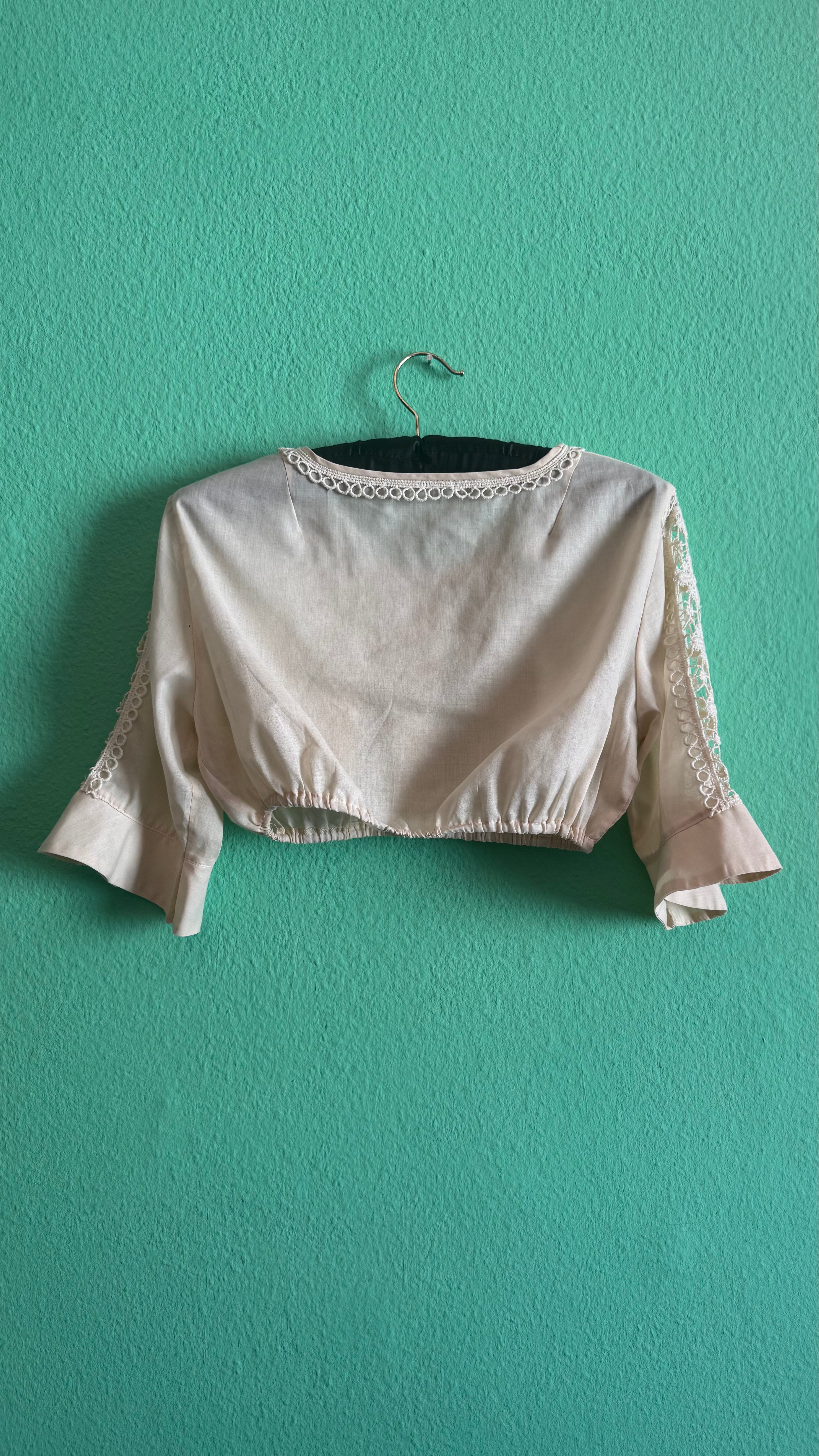 Vintage 1980s Ivory Lace Dirndl Blouse