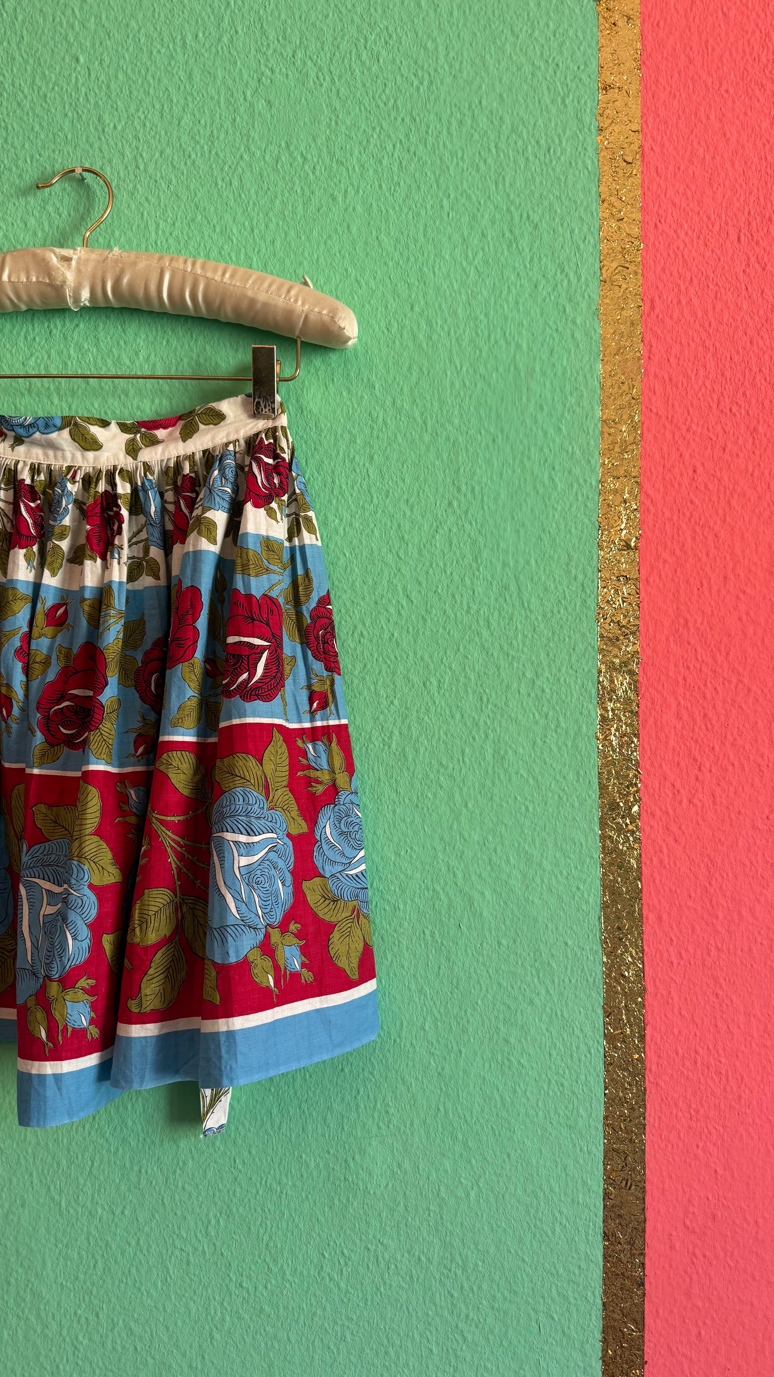 Vintage 1950s Rose Print Cotton Apron in Red and Blue