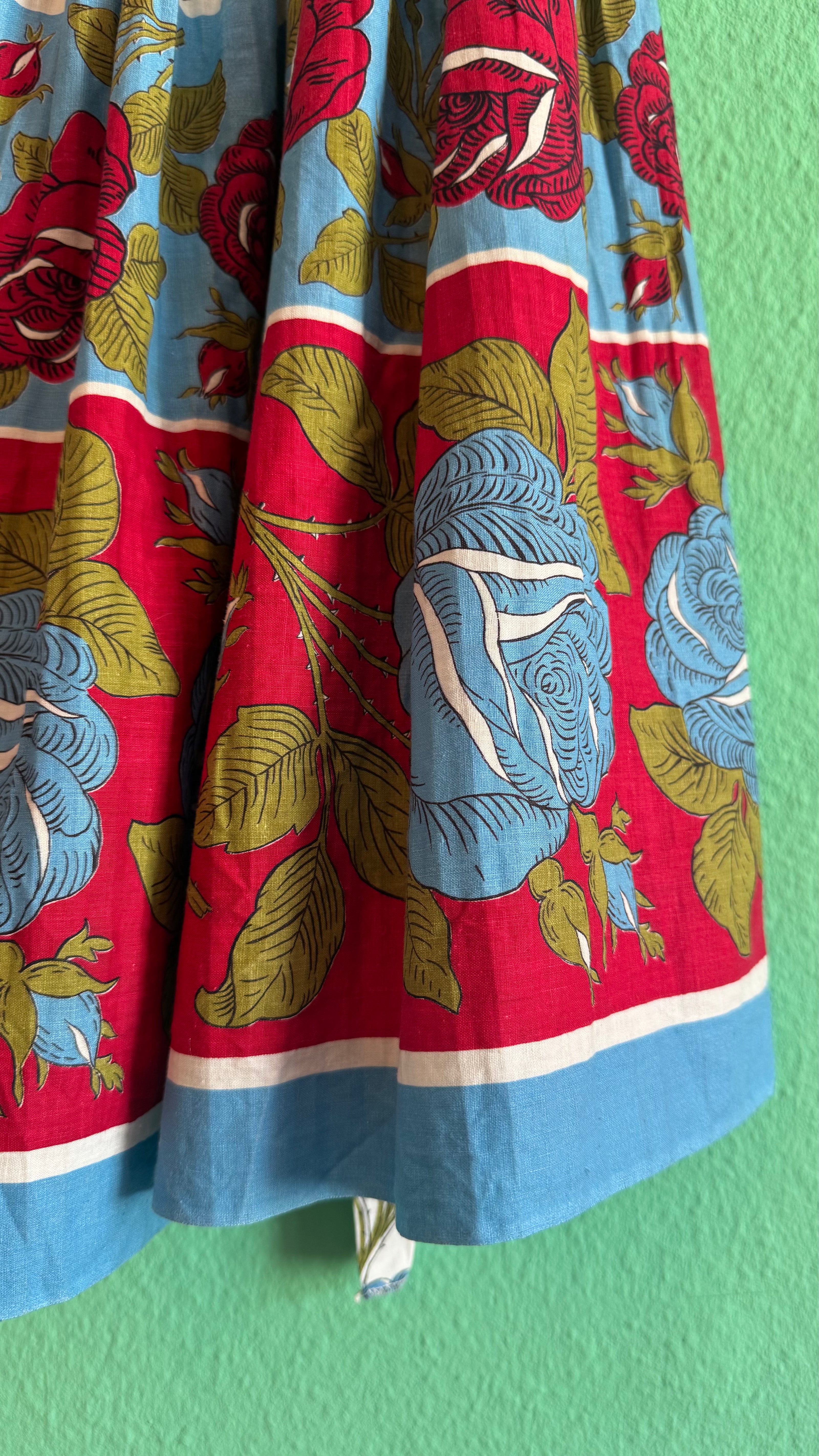 Vintage 1950s Rose Print Cotton Apron in Red and Blue