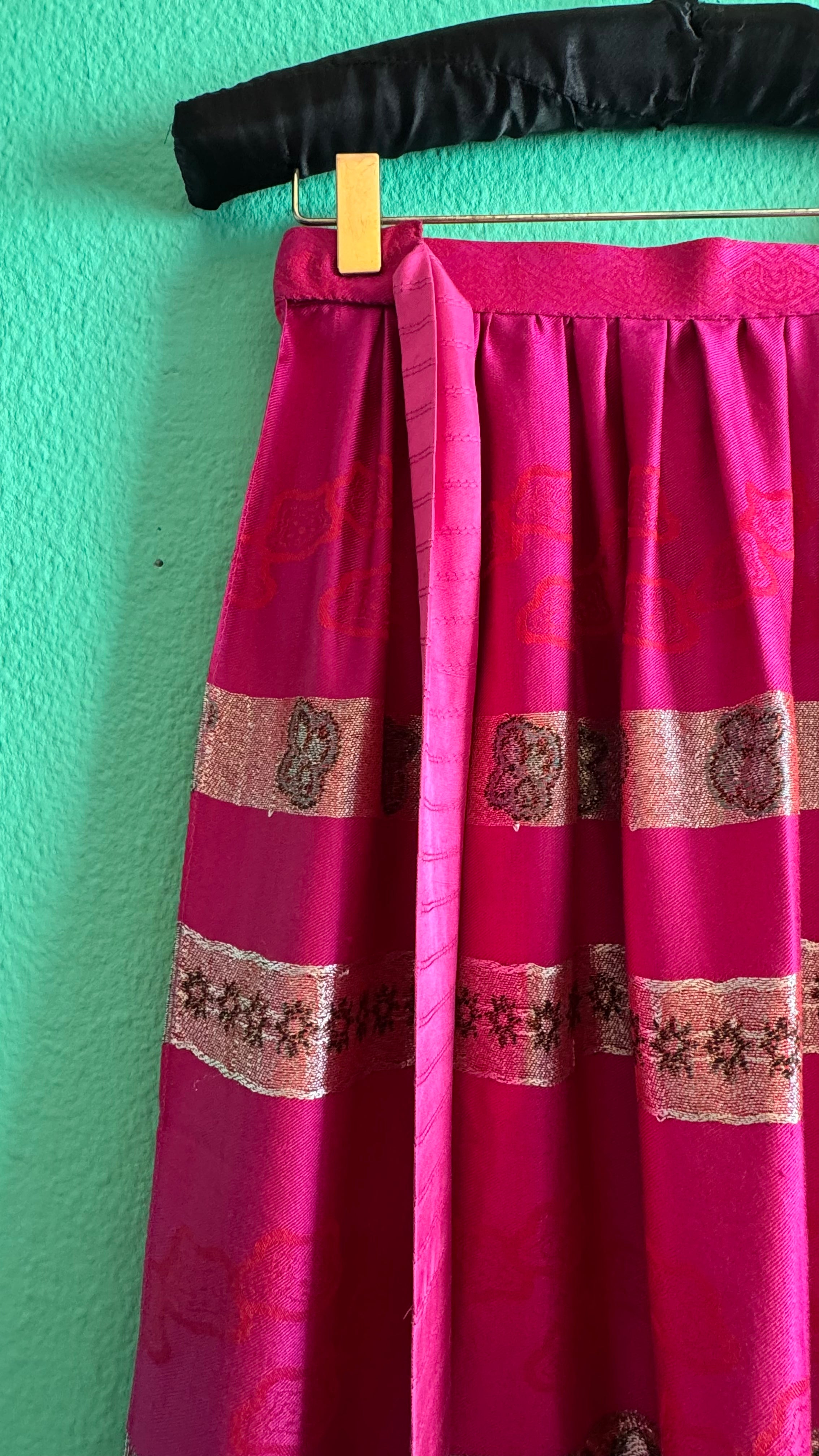 Vintage 1980s Fuchsia Jacquard Tracht Apron With Paisley Border