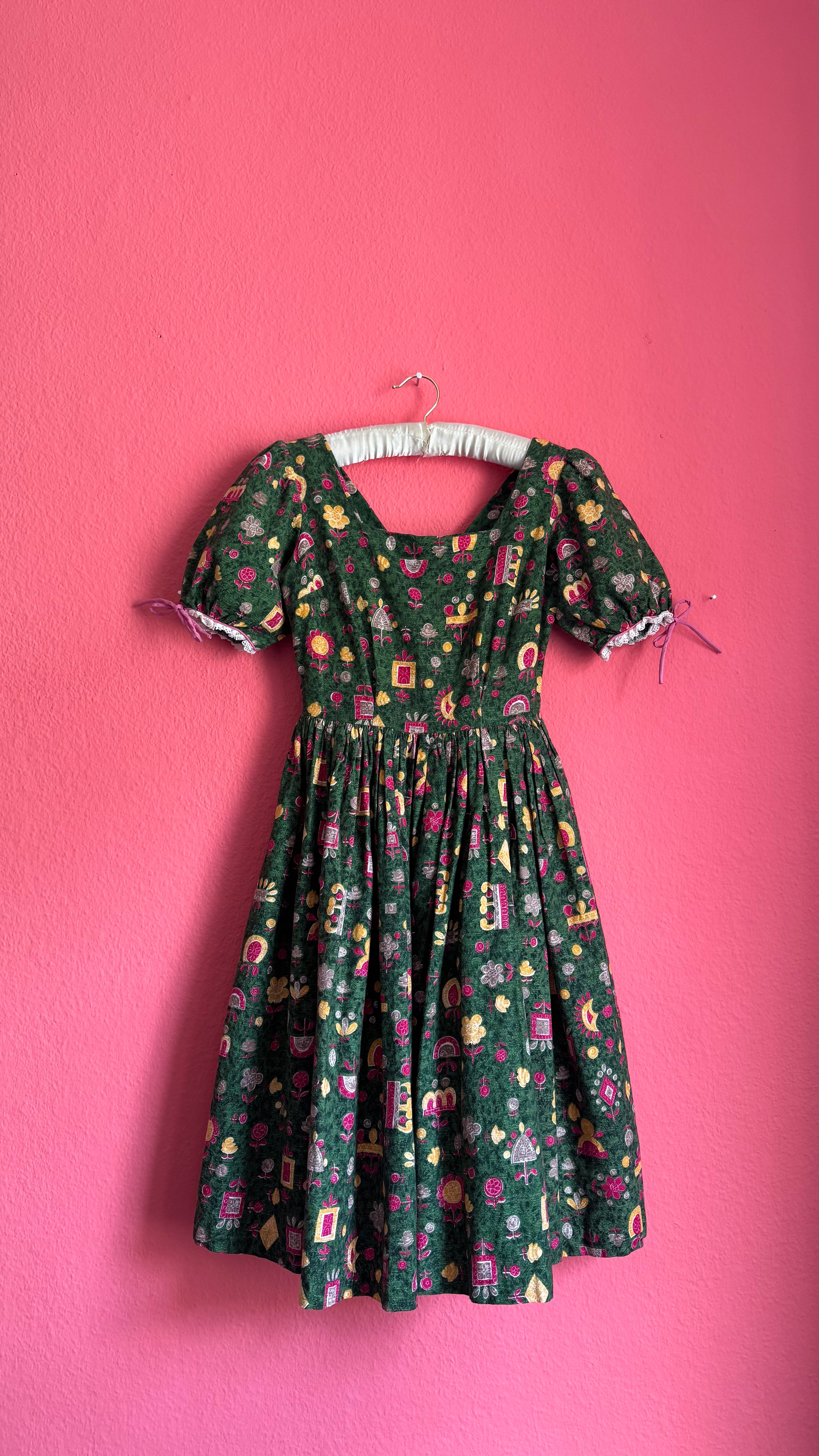 Vintage 1970s Green Folk Print Puff Sleeve Dress