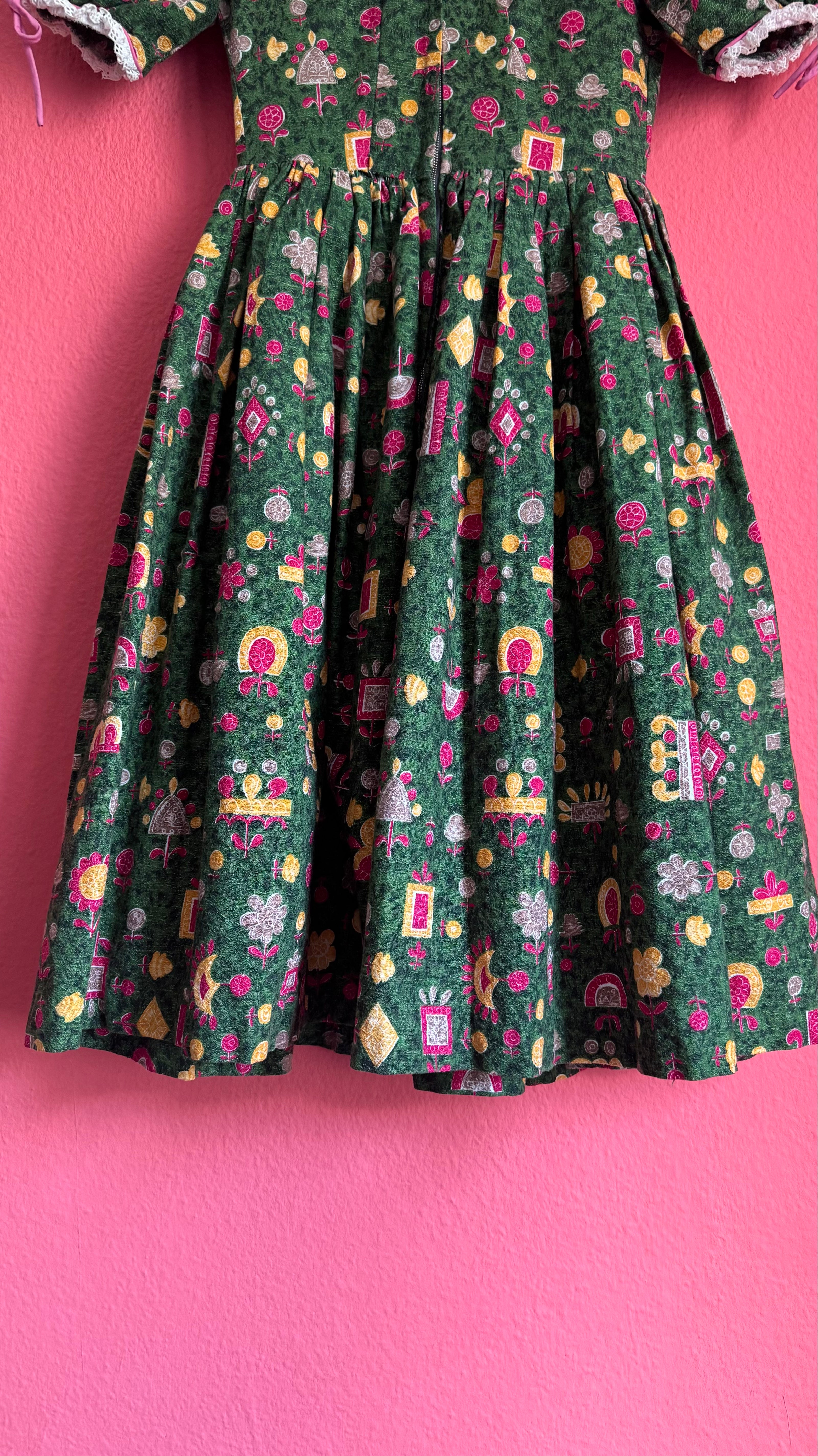 Vintage 1970s Green Folk Print Puff Sleeve Dress