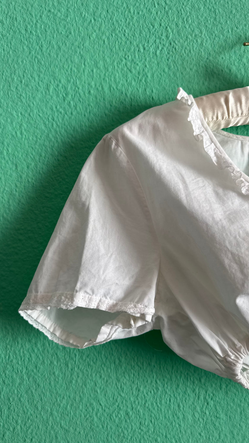 Vintage 1970s White Cotton Dirndl Blouse With Lace Trim