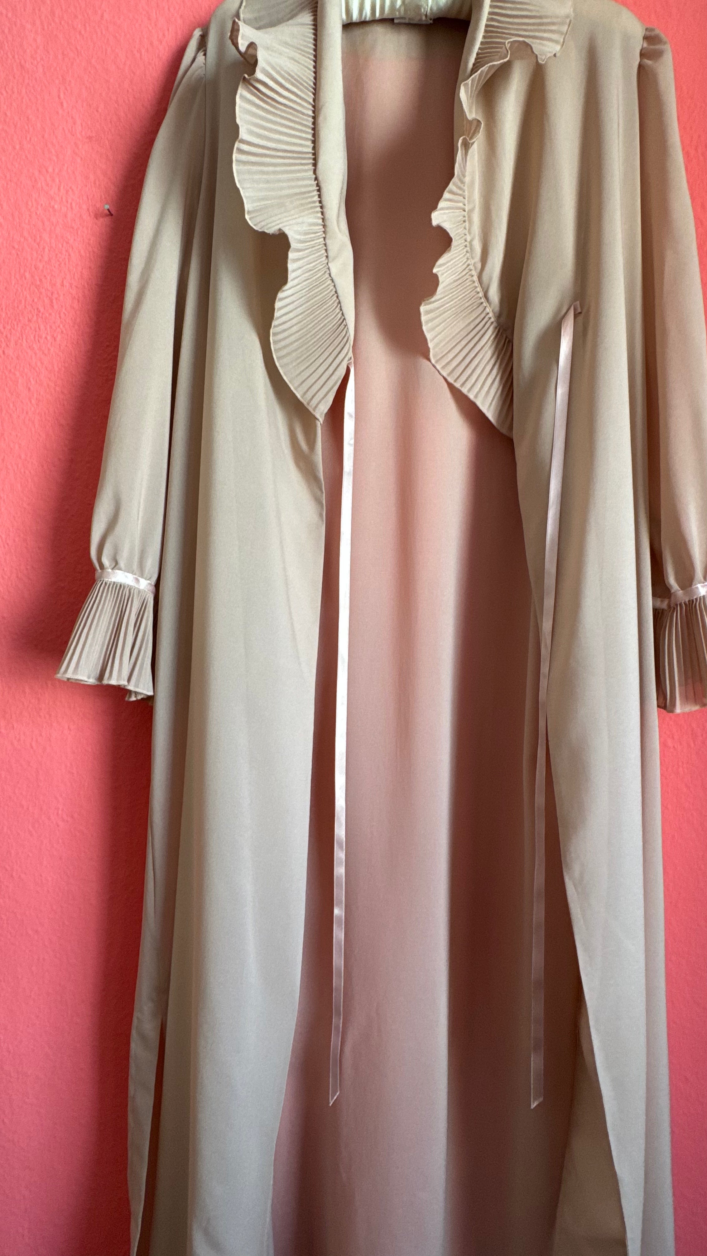 Vintage 1980s Beige Pleated Ruffle Maxi Robe By Fünfsteinberg