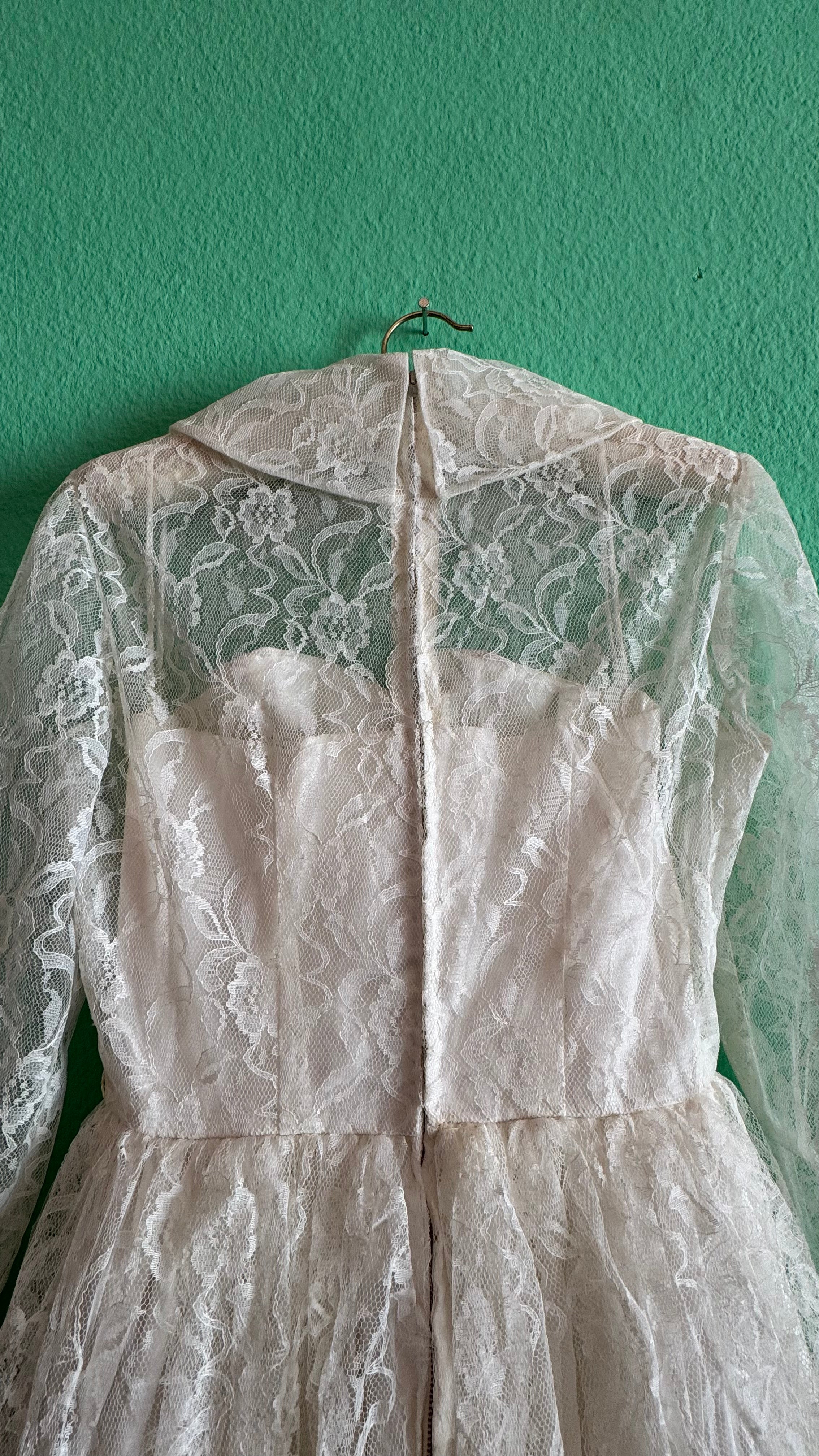 Vintage 1950s White Lace Bridal Dress With Peter Pan Collar
