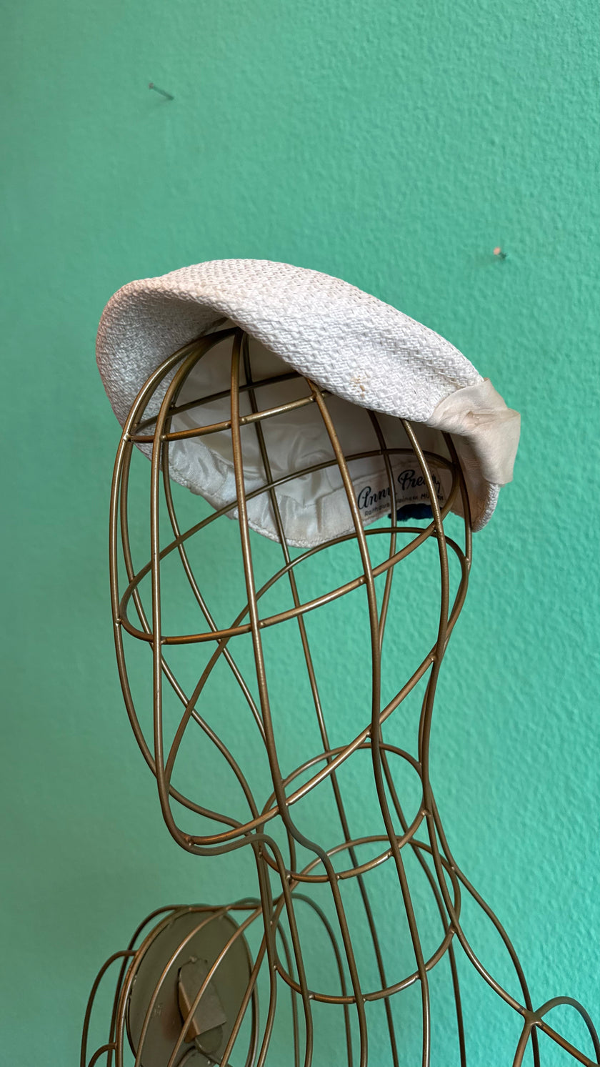 Vintage 1950s Ivory Woven Half Hat With Floral Appliqué
