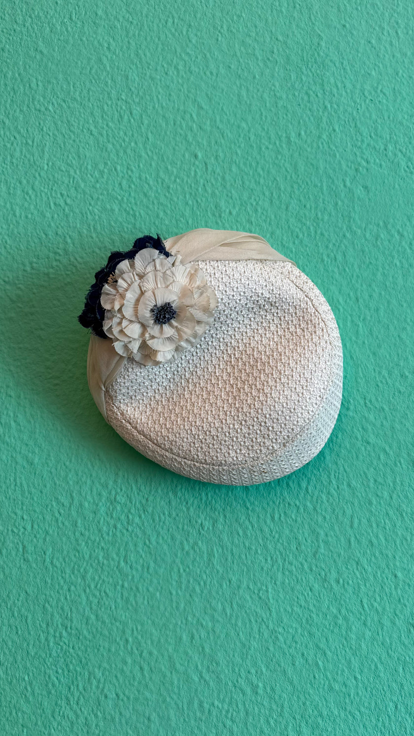 Vintage 1950s Ivory Woven Half Hat With Floral Appliqué