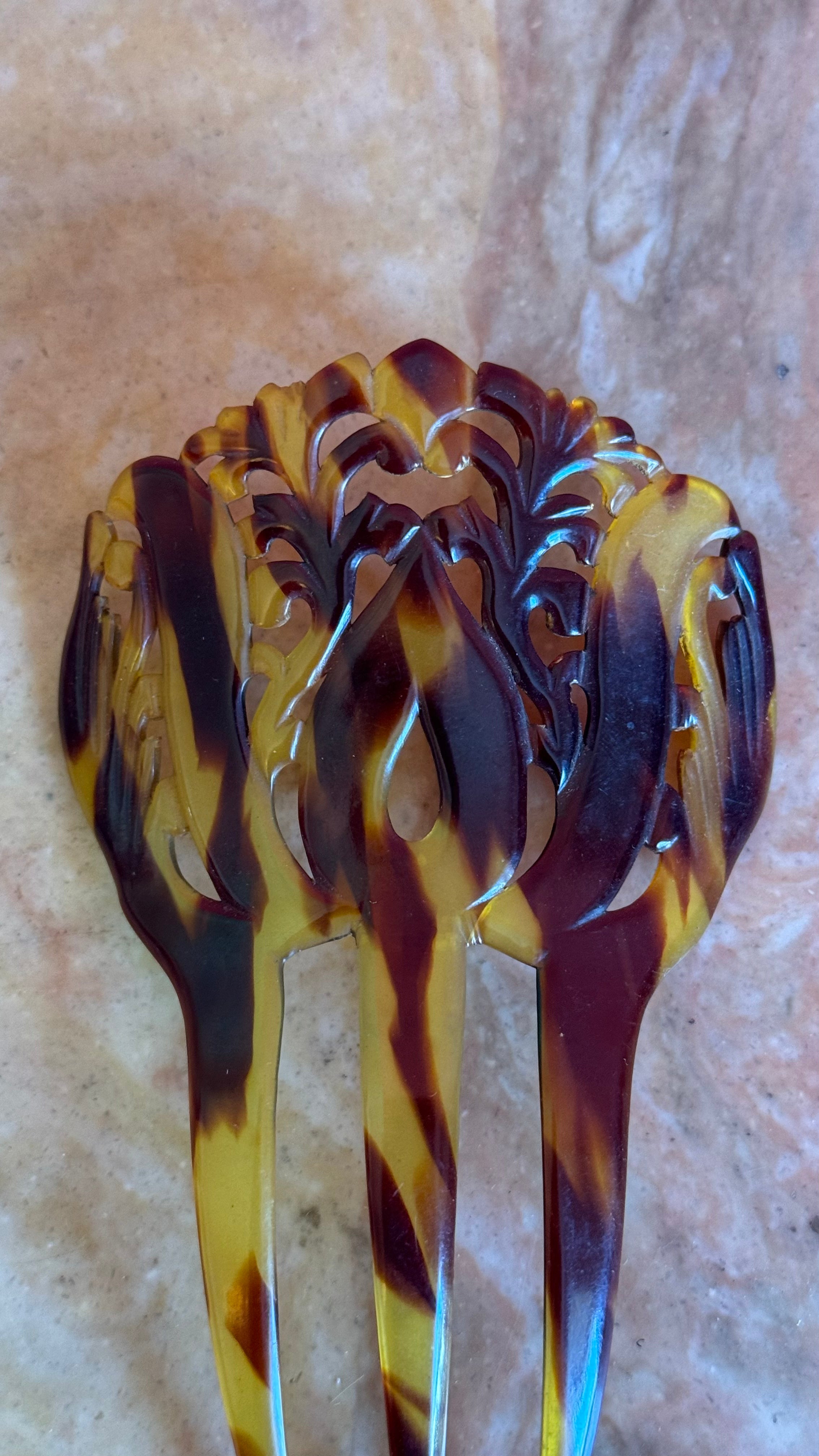 Vintage 1930s Tortoiseshell-Effect Carved Three-Prong Hair Comb
