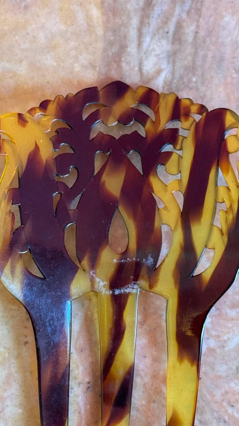 Vintage 1930s Tortoiseshell-Effect Carved Three-Prong Hair Comb