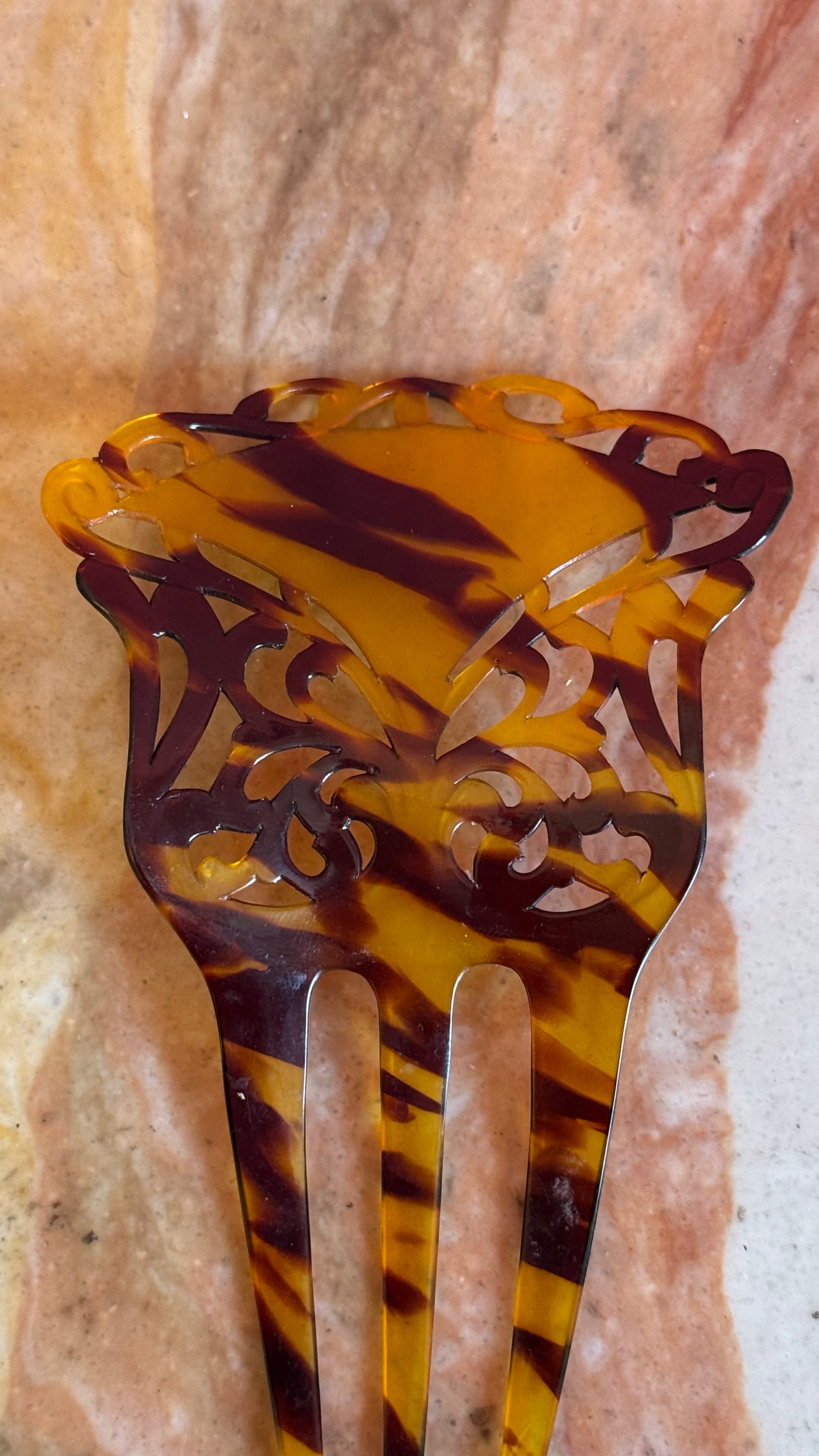 Vintage 1930s Tortoiseshell-Effect Carved Three-Prong Hair Comb